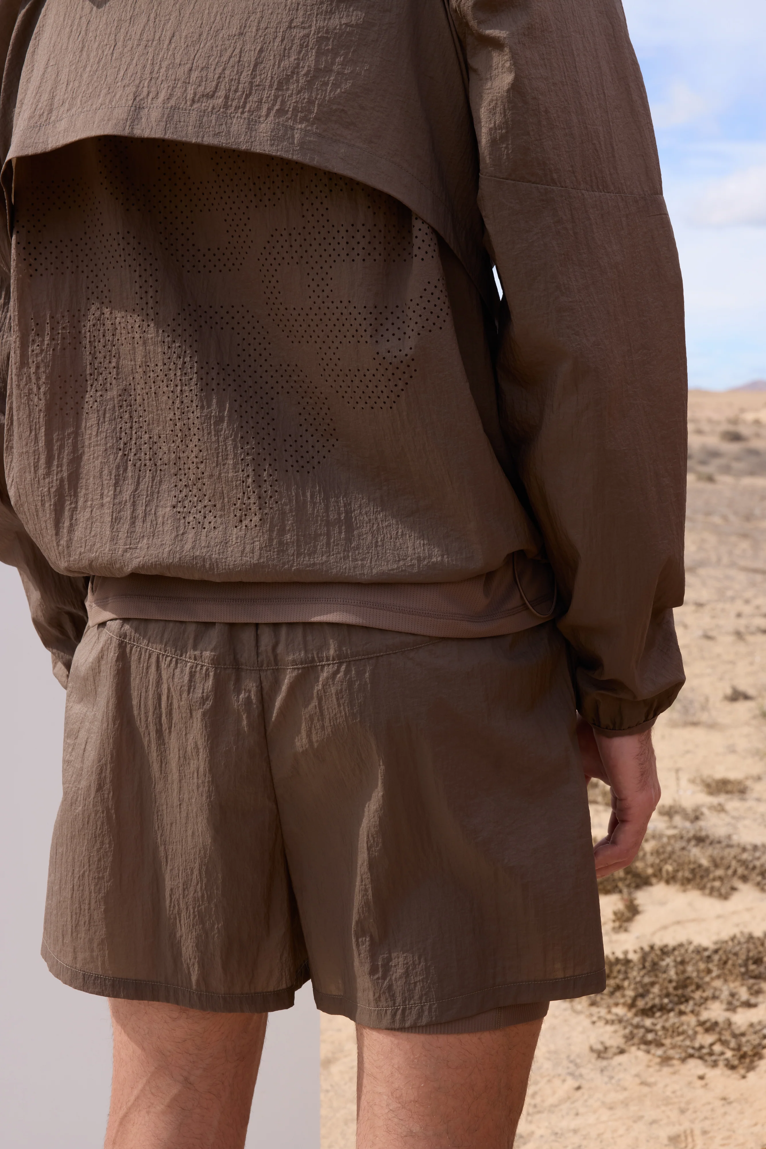 2-1 TRANSLUCENT RUN SHORT - BROWN - Image 7