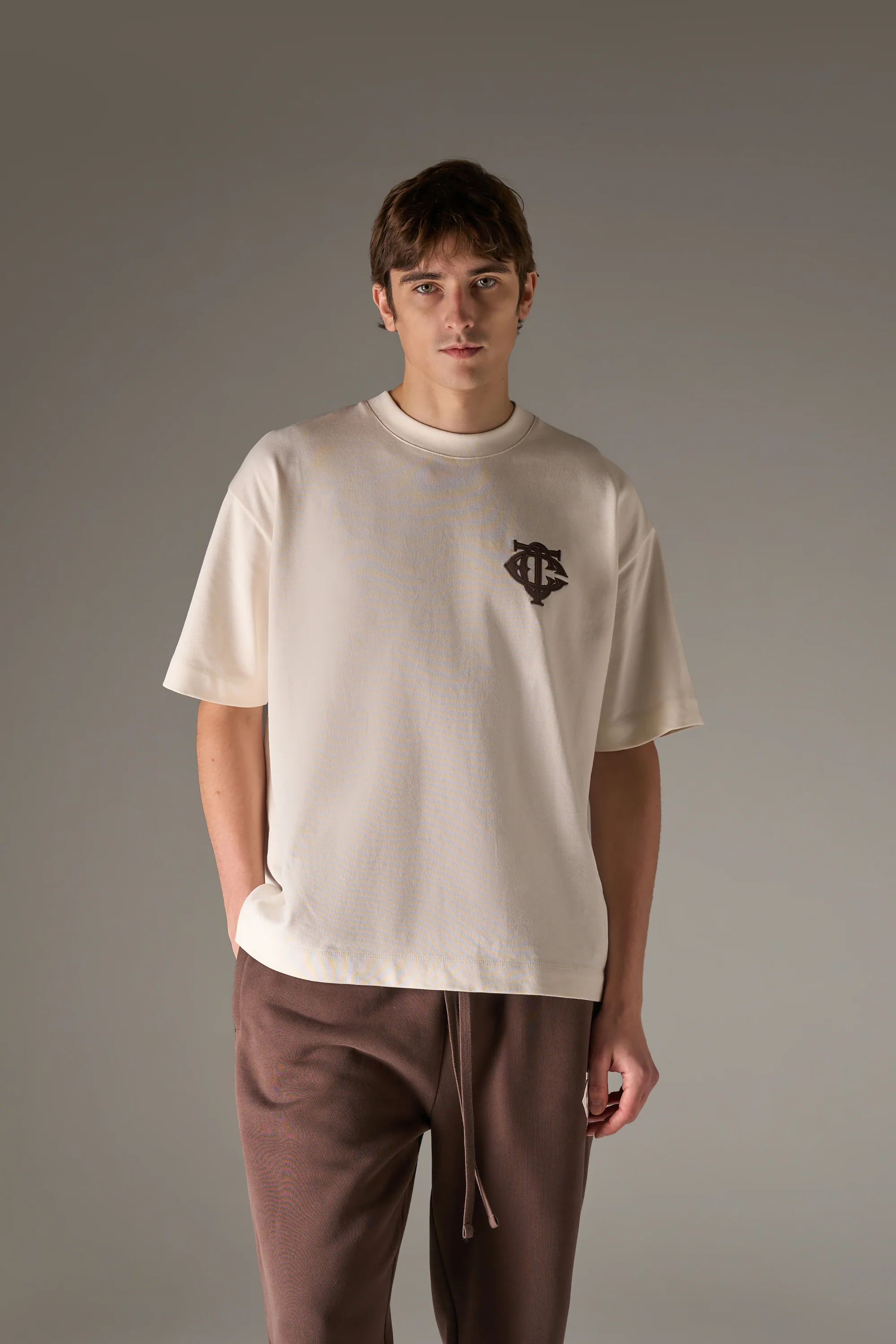 APPLIQUE MONOGRAM EMBLEM T-SHIRT - OFF WHITE