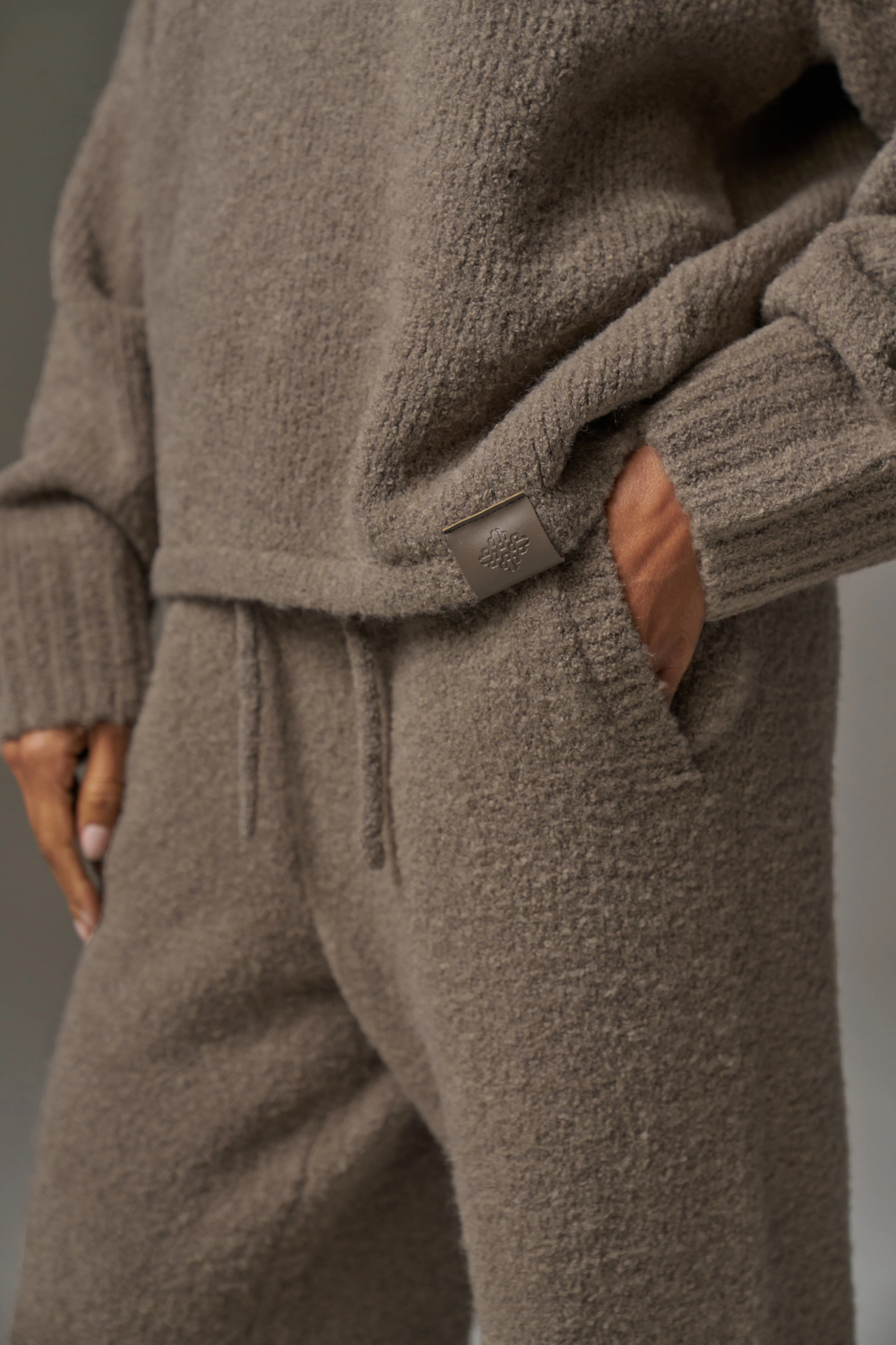 BOUCLE KNIT RAGLAN CREW - BROWN - Image 7