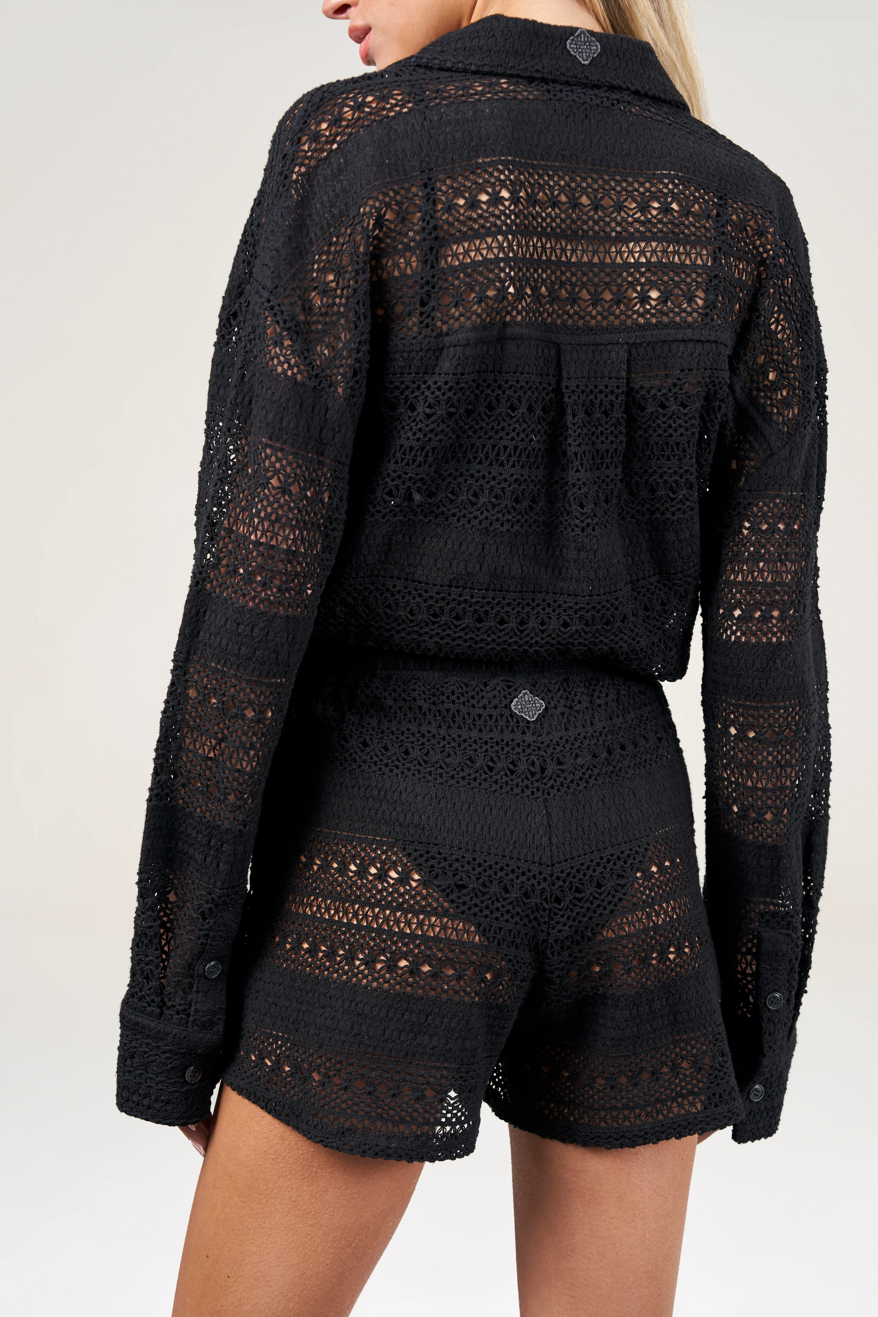 TEXTURED CROCHET SHORTS - BLACK - Image 4