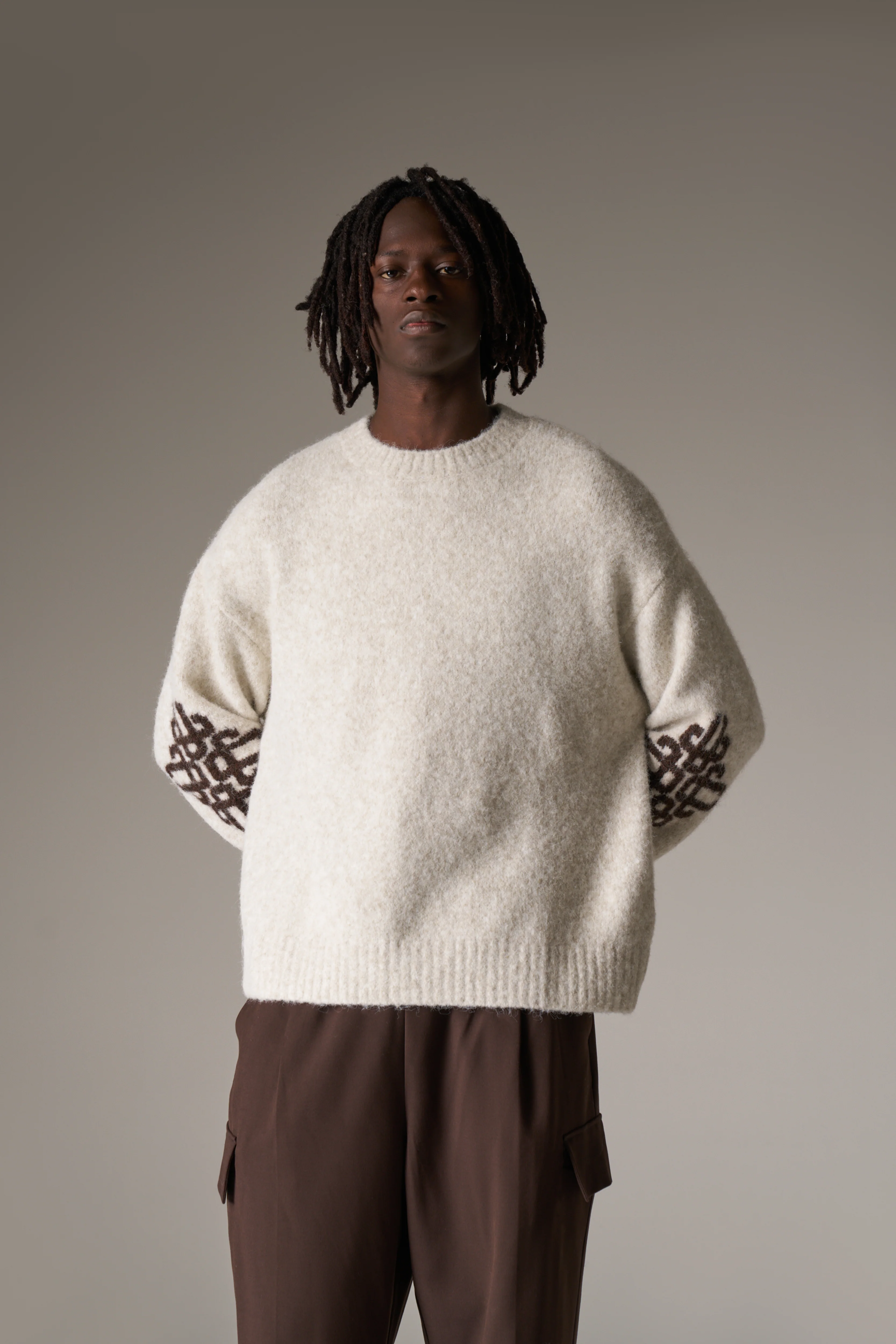 BRUSHED EMBLEM SLEEVE KNITTED CREW - BEIGE - Image 3