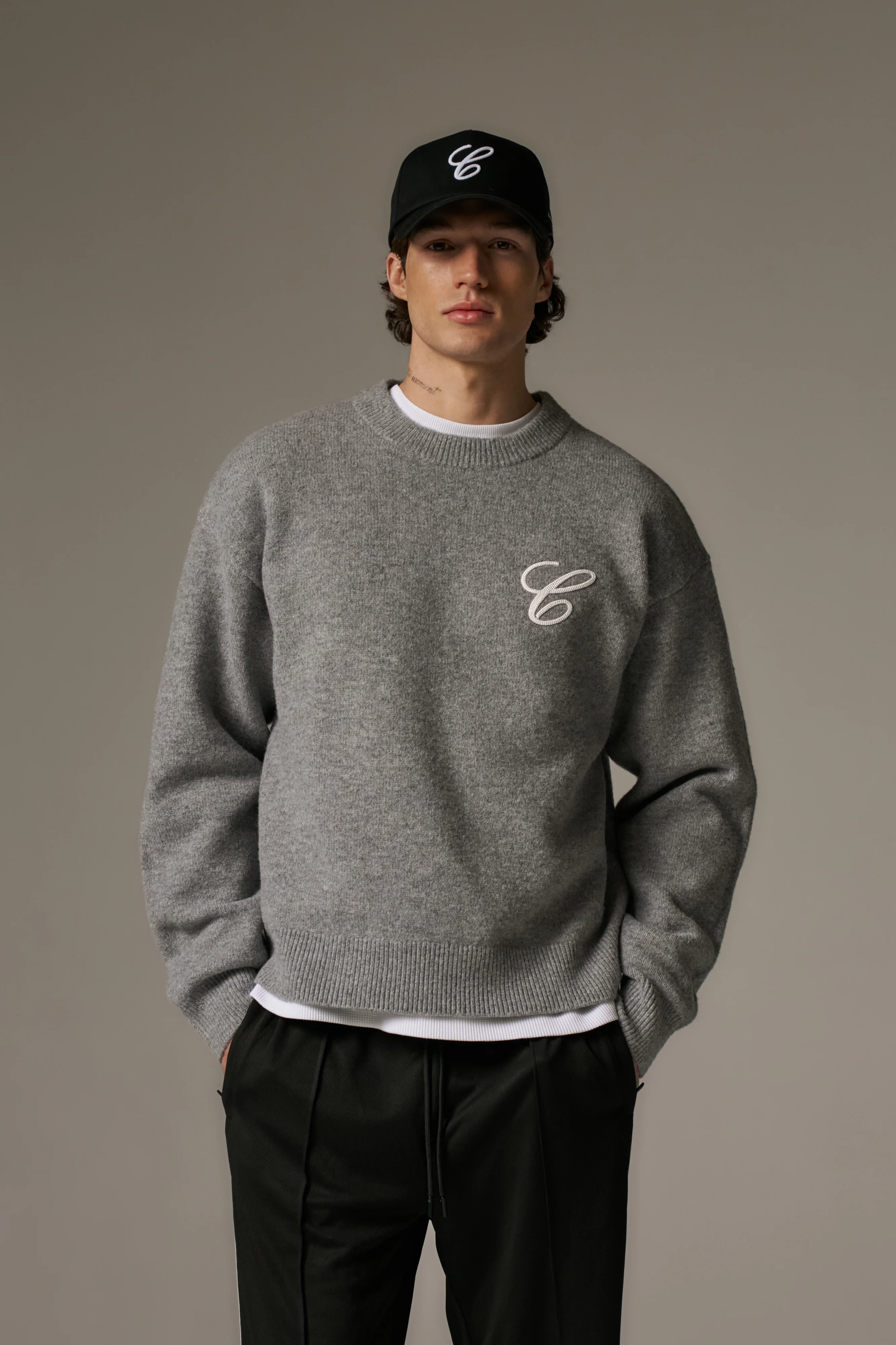 C EMBROIDERY KNITTED CREW - GREY MARL - Image 4