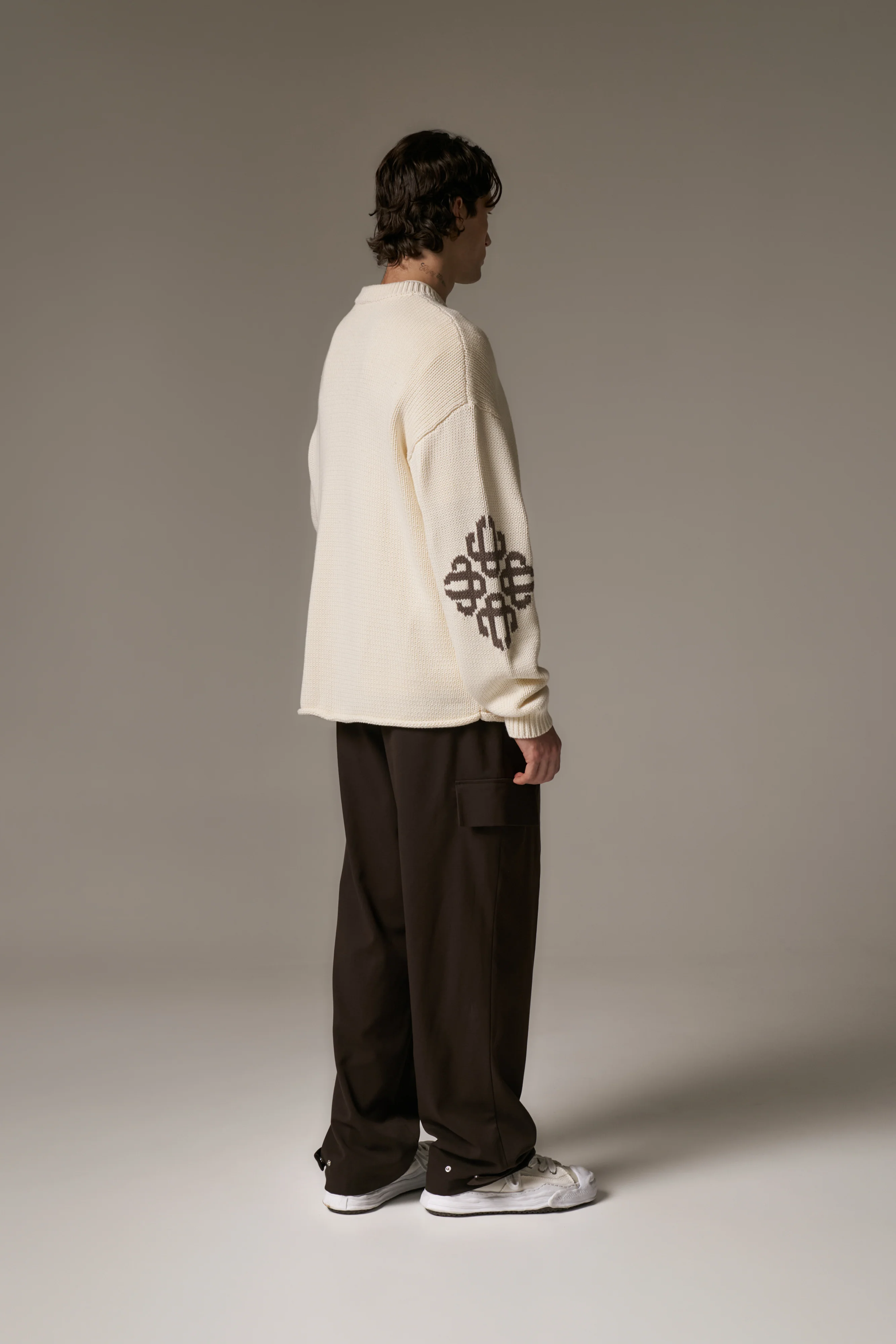 CHUNKY KNIT EMBLEM JUMPER - OFF WHITE - Image 10