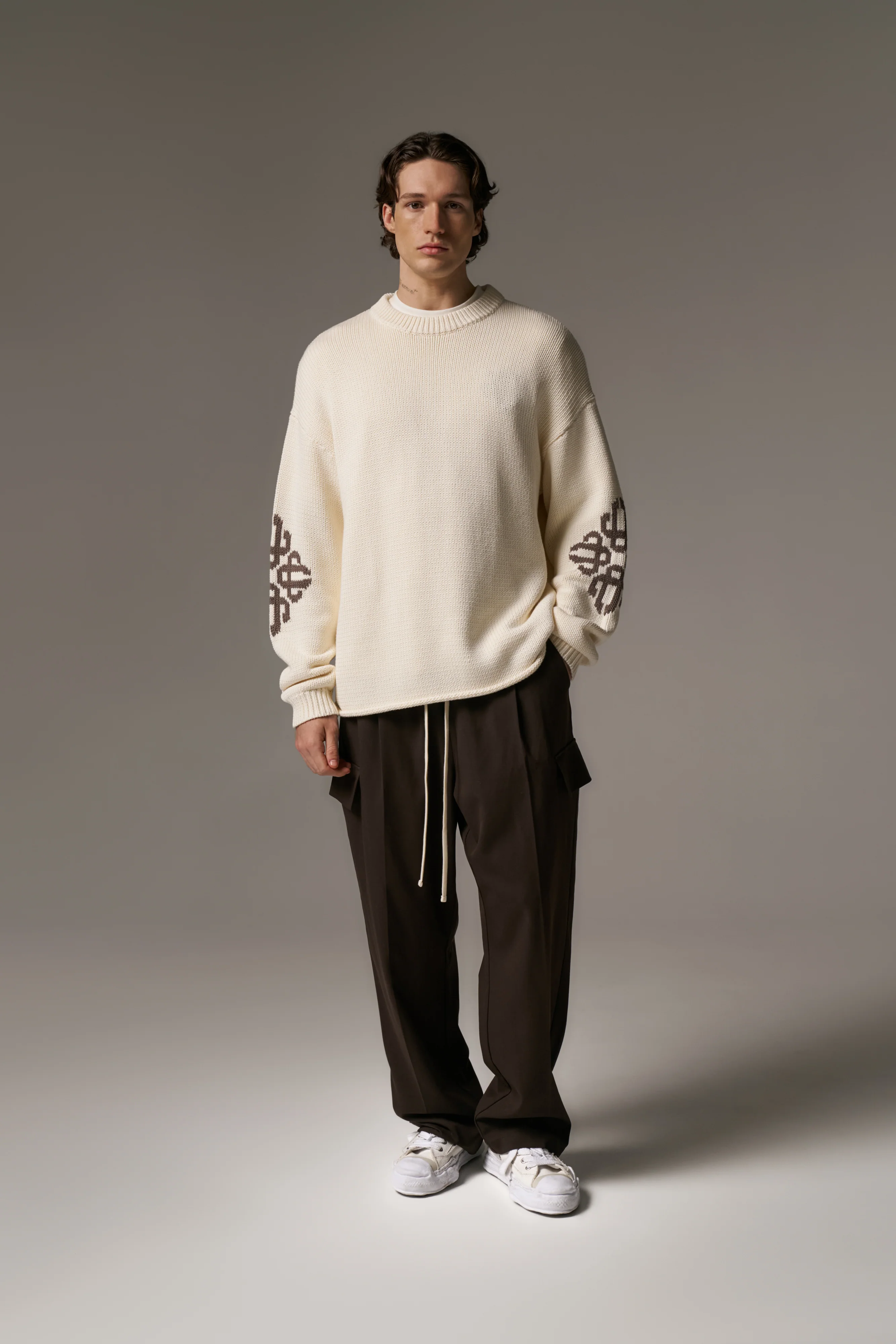 CHUNKY KNIT EMBLEM JUMPER - OFF WHITE - Image 11