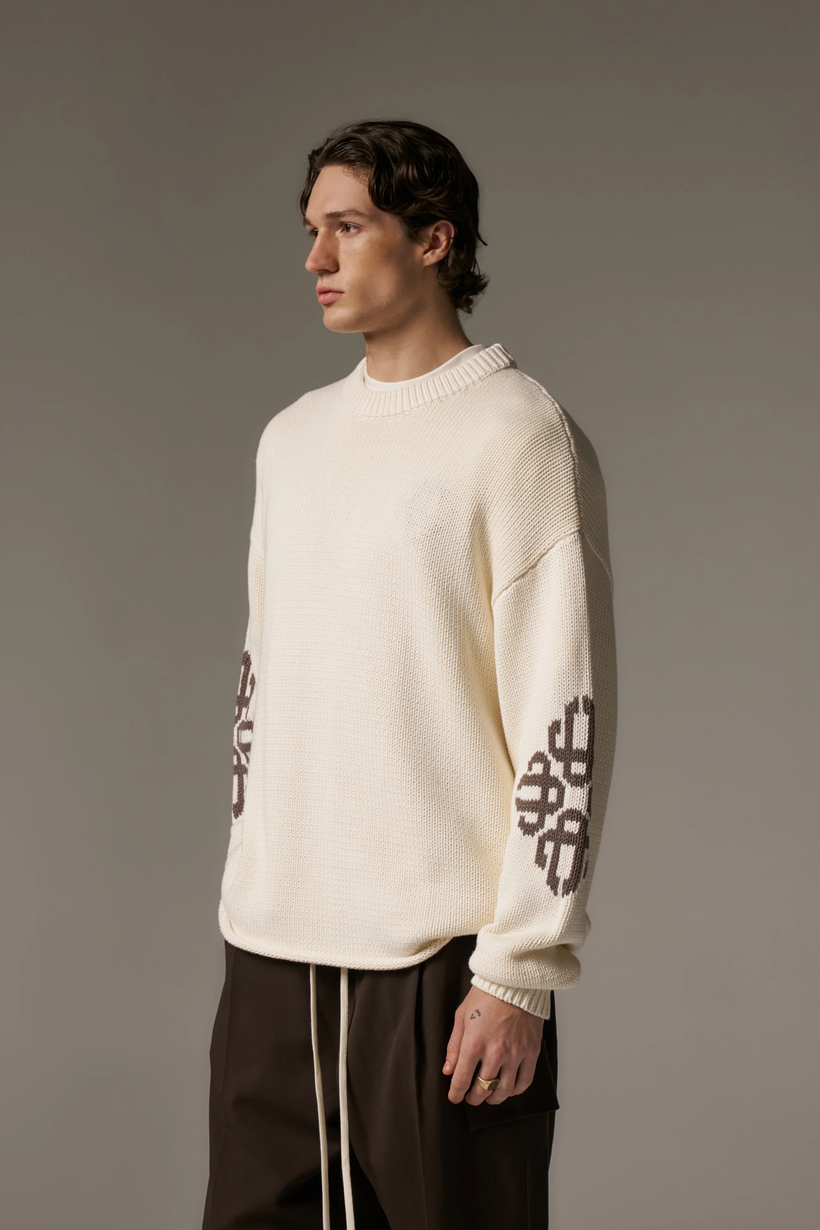 CHUNKY KNIT EMBLEM JUMPER - OFF WHITE - Image 6