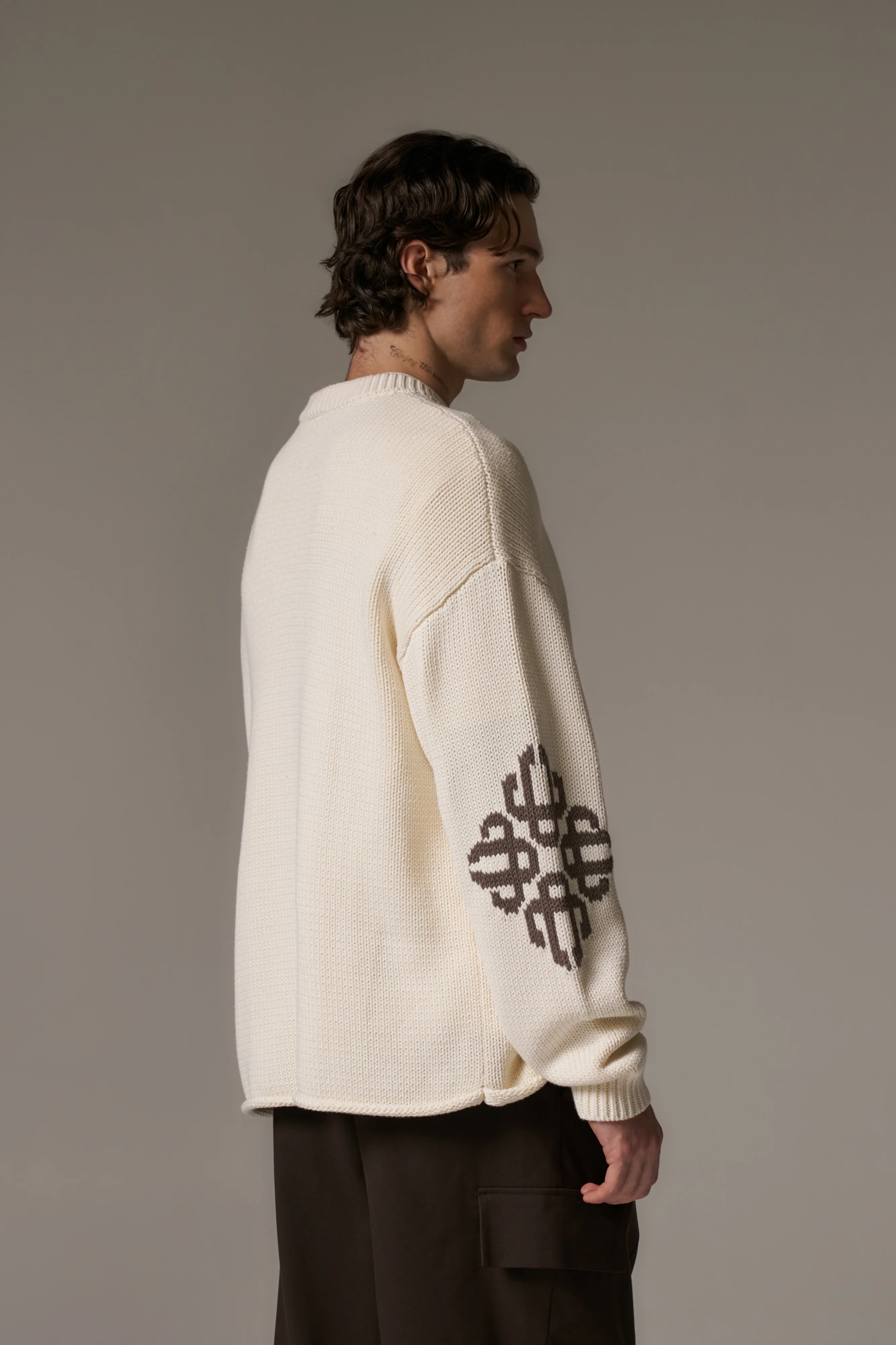 CHUNKY KNIT EMBLEM JUMPER - OFF WHITE - Image 9