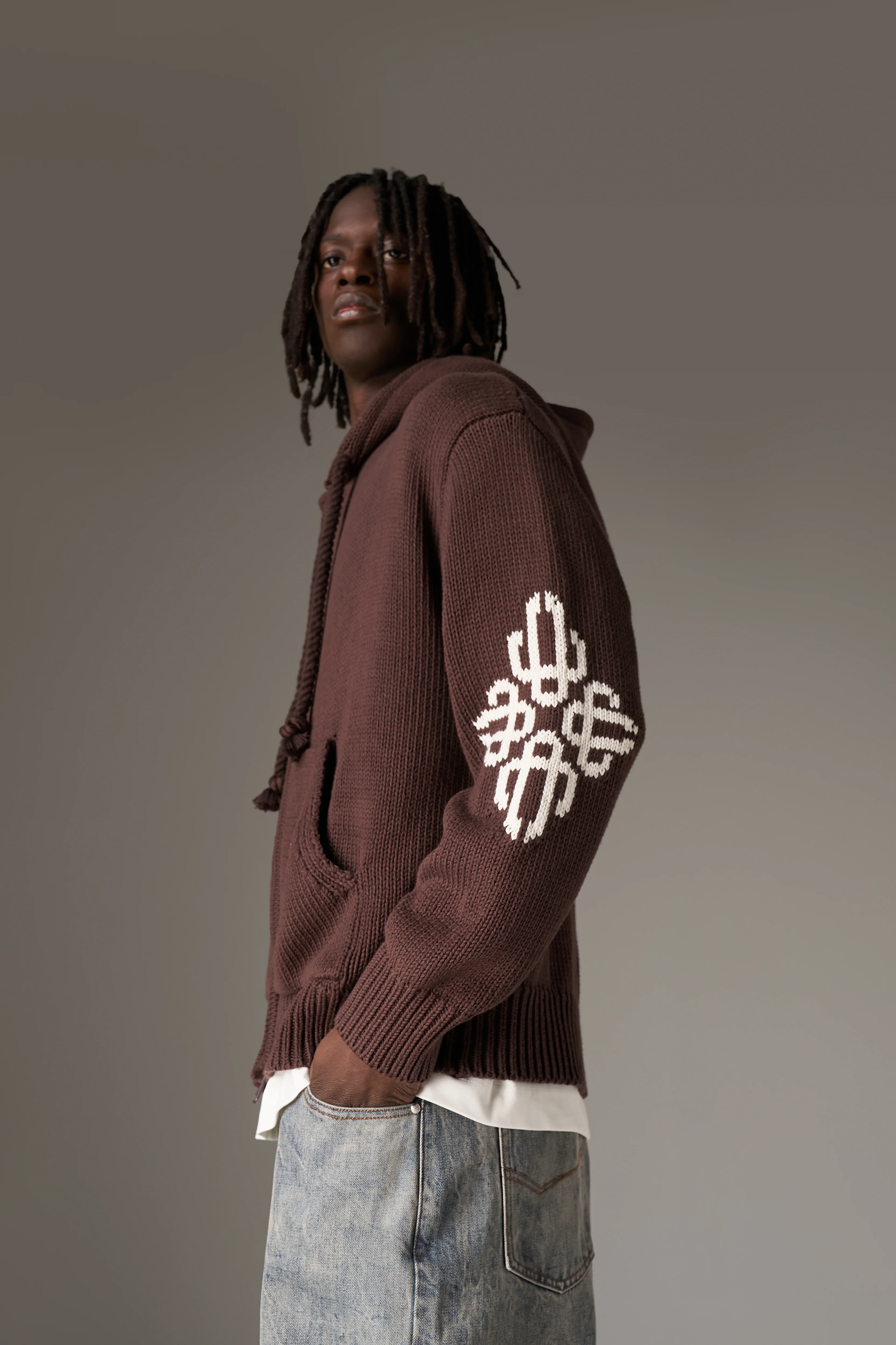 CHUNKY KNIT EMBLEM ZIP THROUGH HOODIE - CHOCOLATE - Image 5