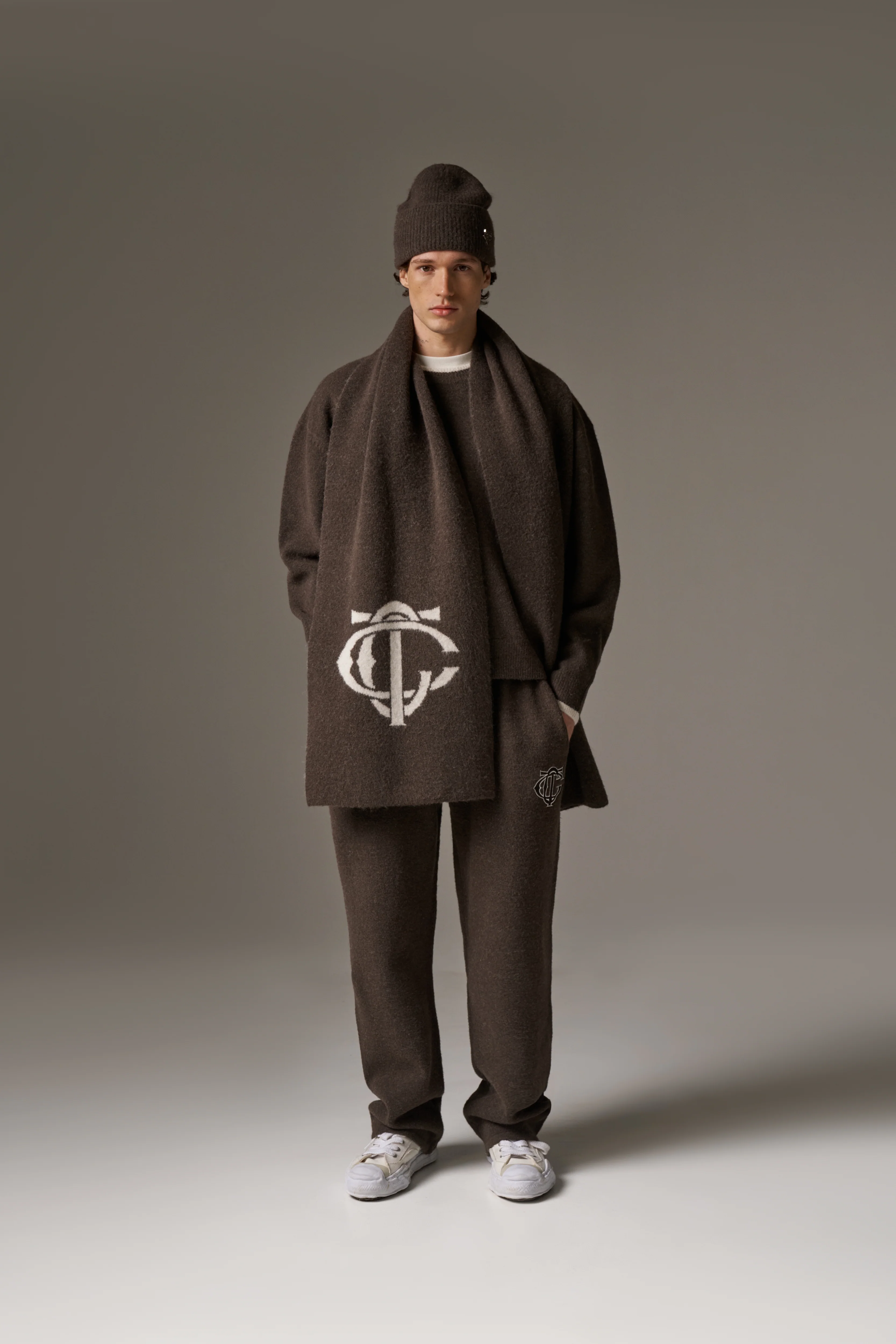 MONOGRAM SCARF - BROWN - Image 8