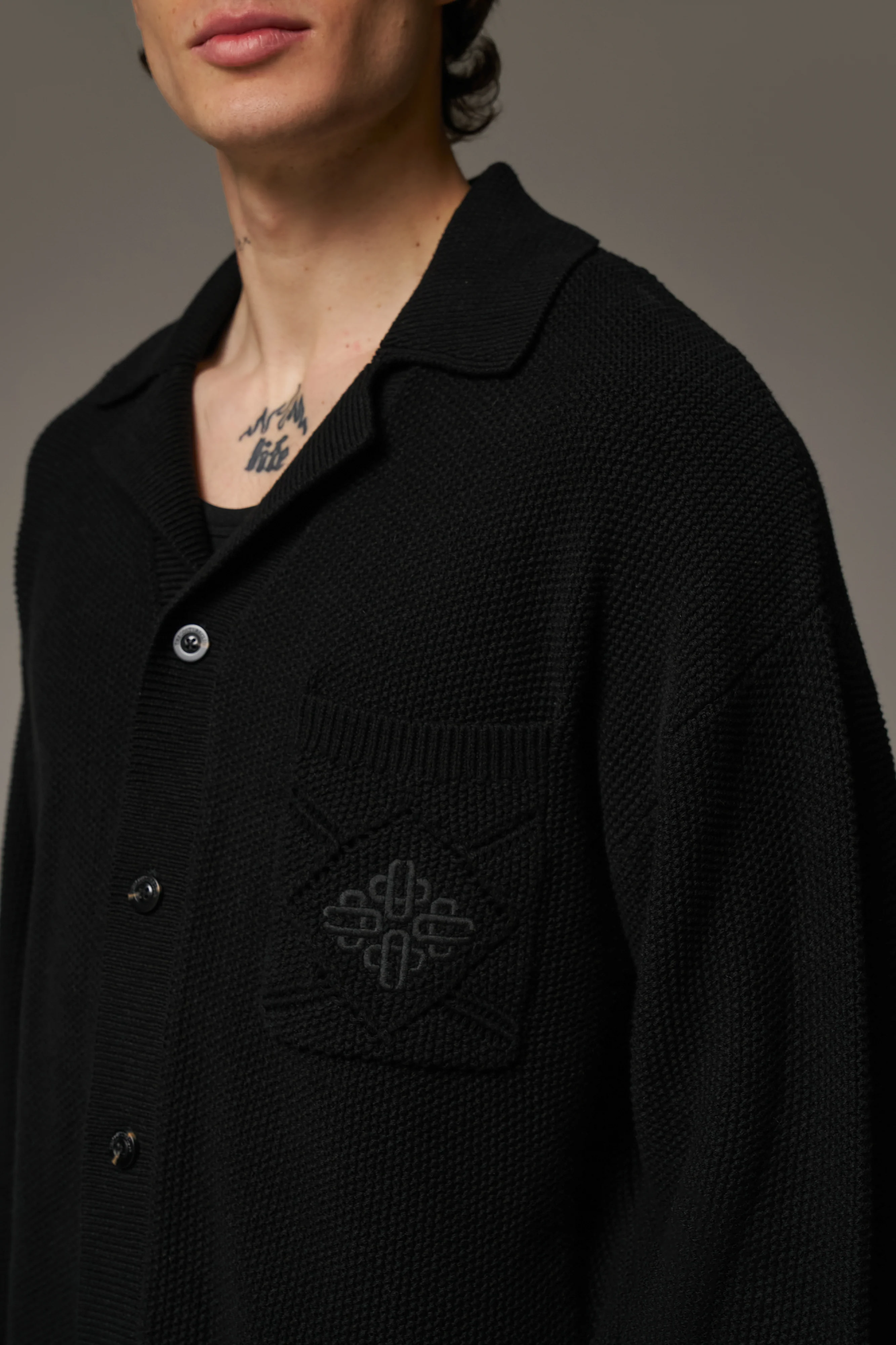 CROCHET KNITTED EMBLEM POCKET SHIRT - BLACK - Image 4
