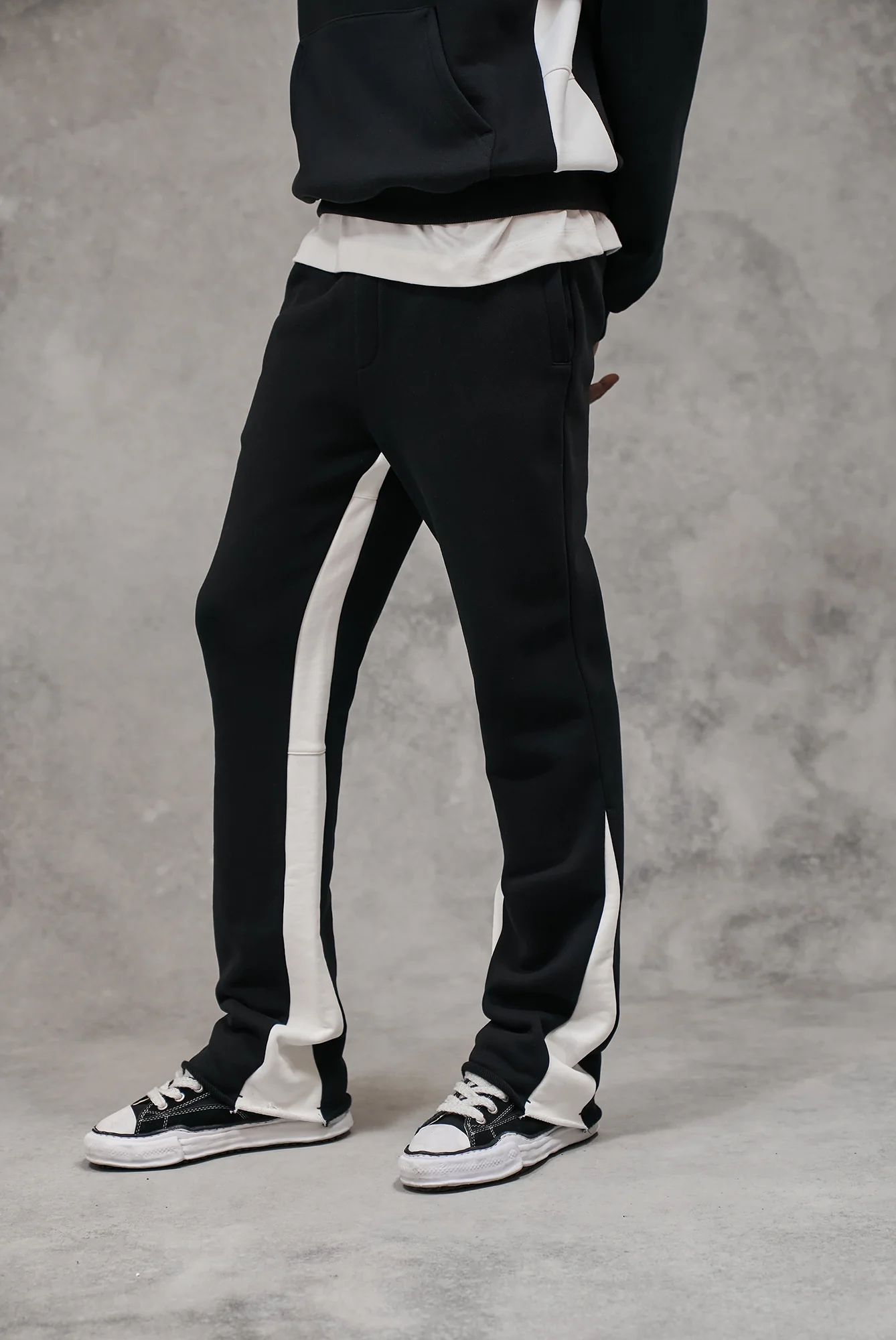 DESIGN DEPARTMENT PANEL JOGGERS - BLACK - Image 2