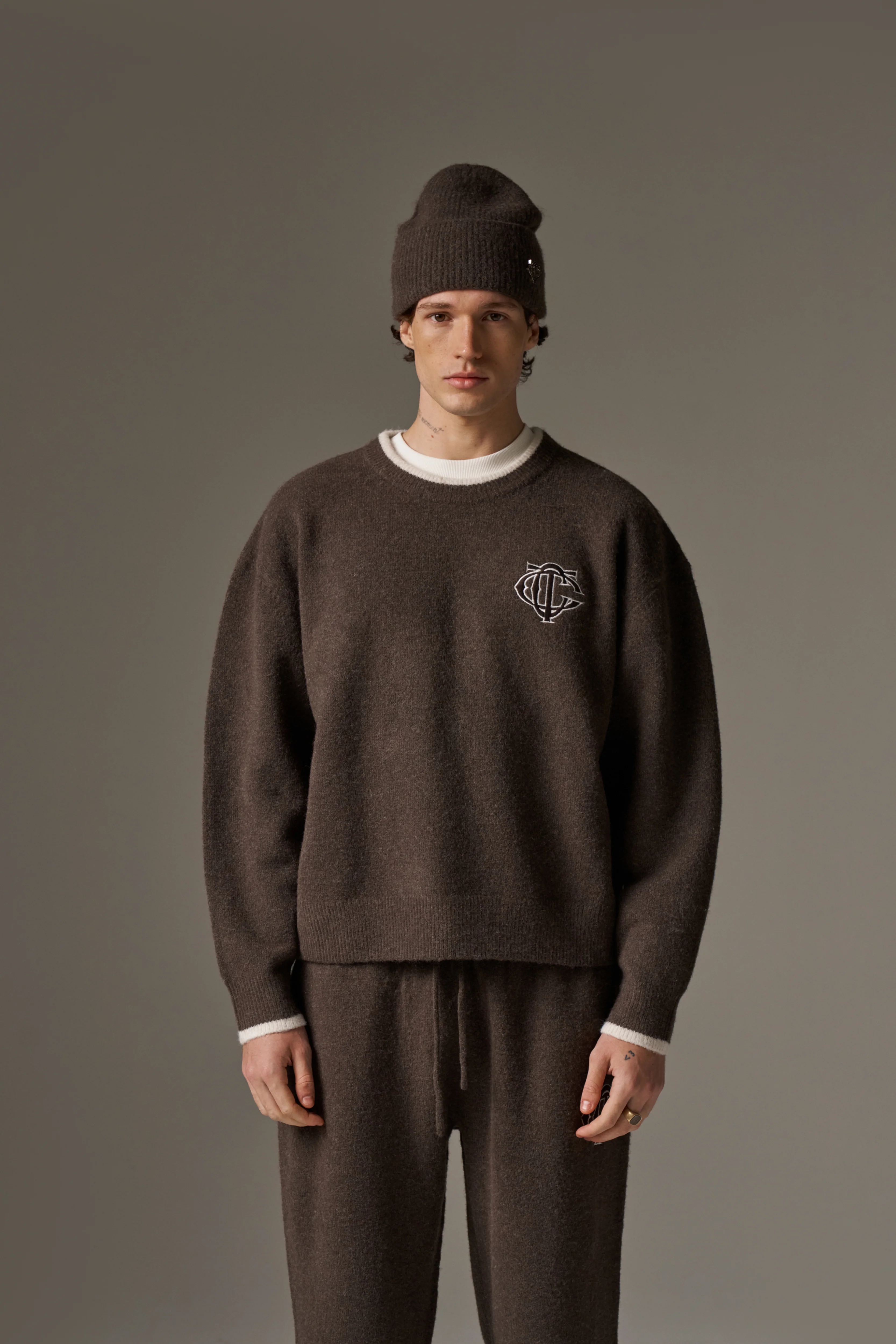 MONOGRAM KNITTED CREW - BROWN - Image 5