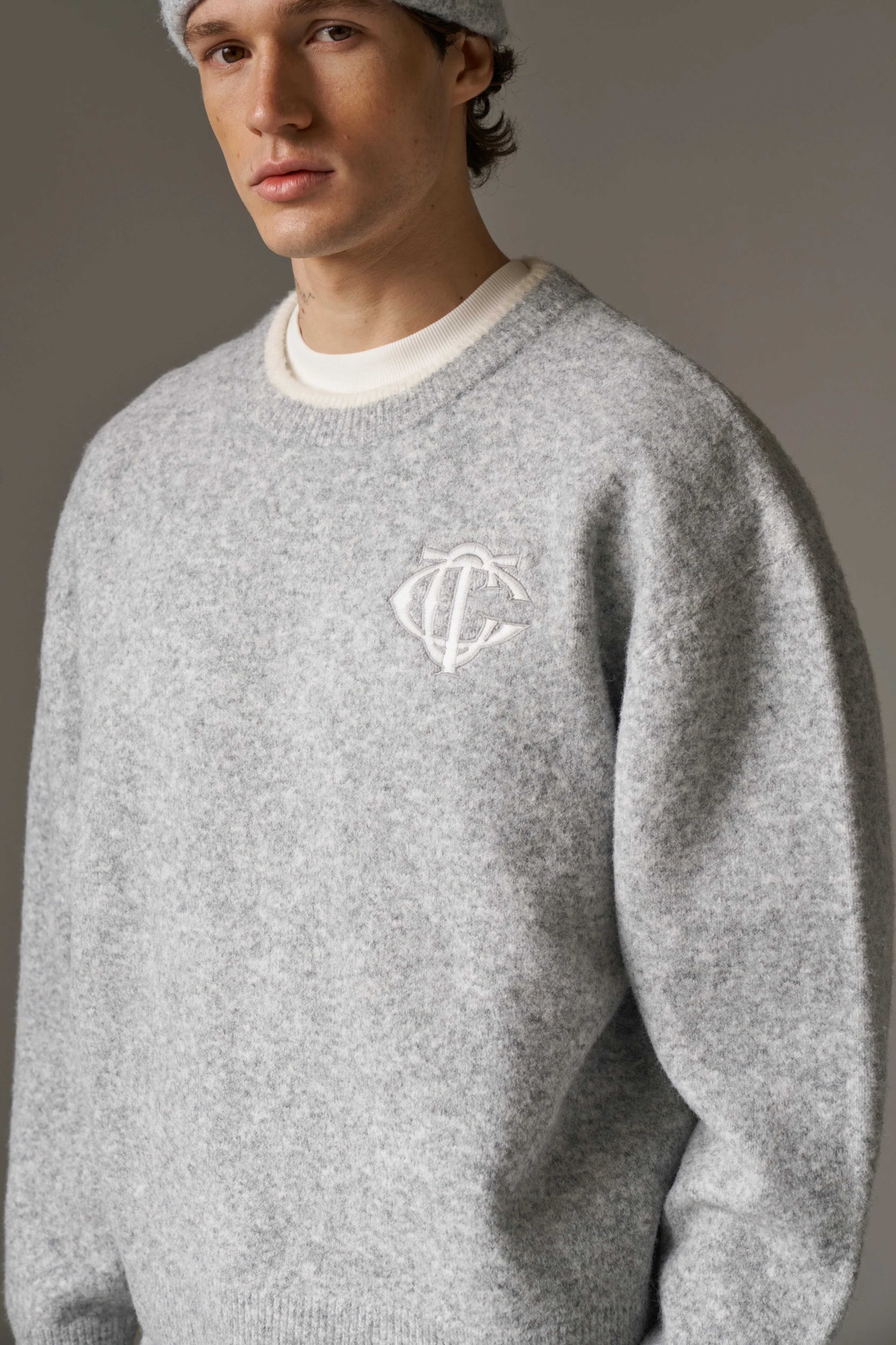 MONOGRAM KNITTED CREW - GREY - Image 4