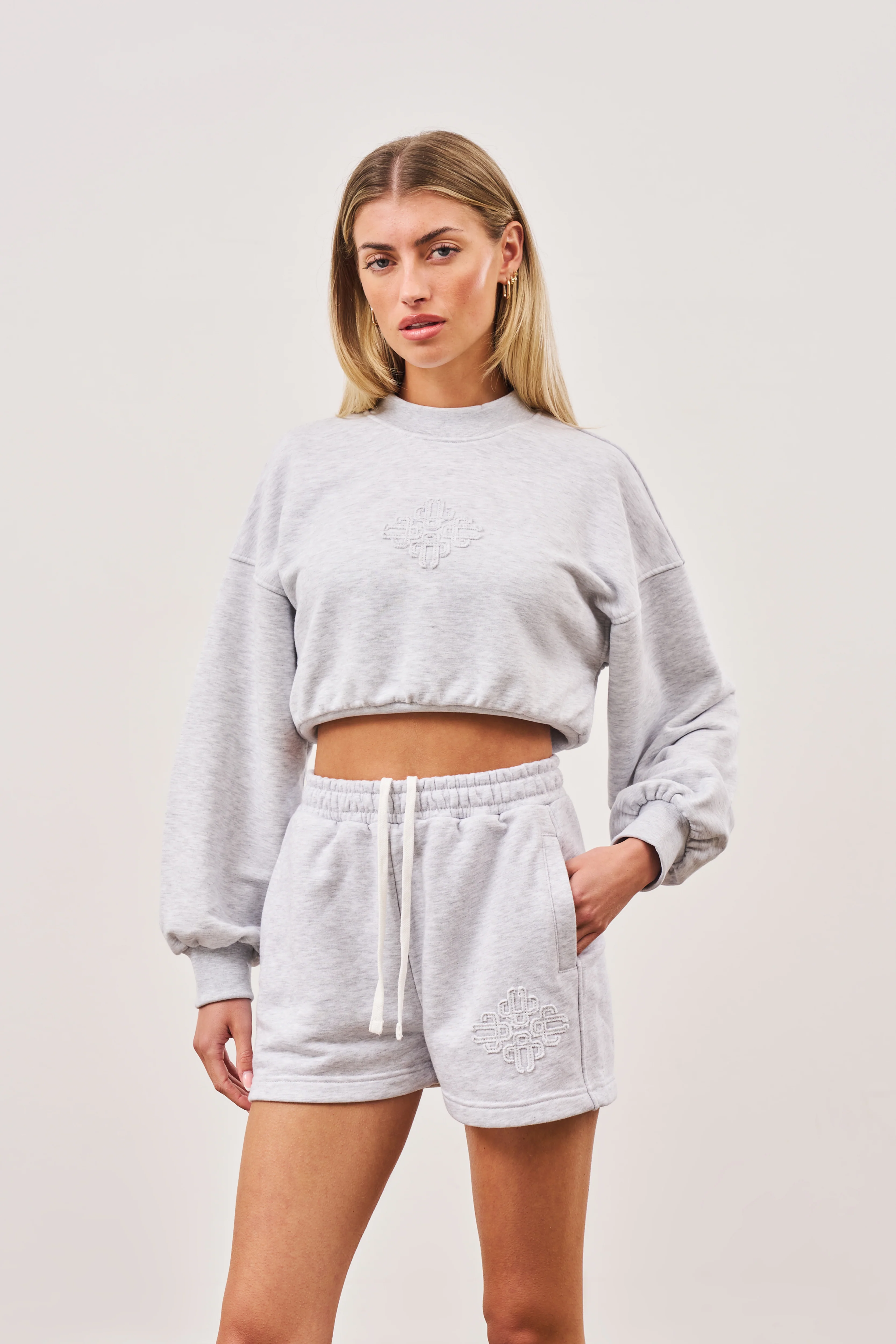 EMBLEM CROP RUCHED SWEATSHIRT - GREY MARL - Image 5