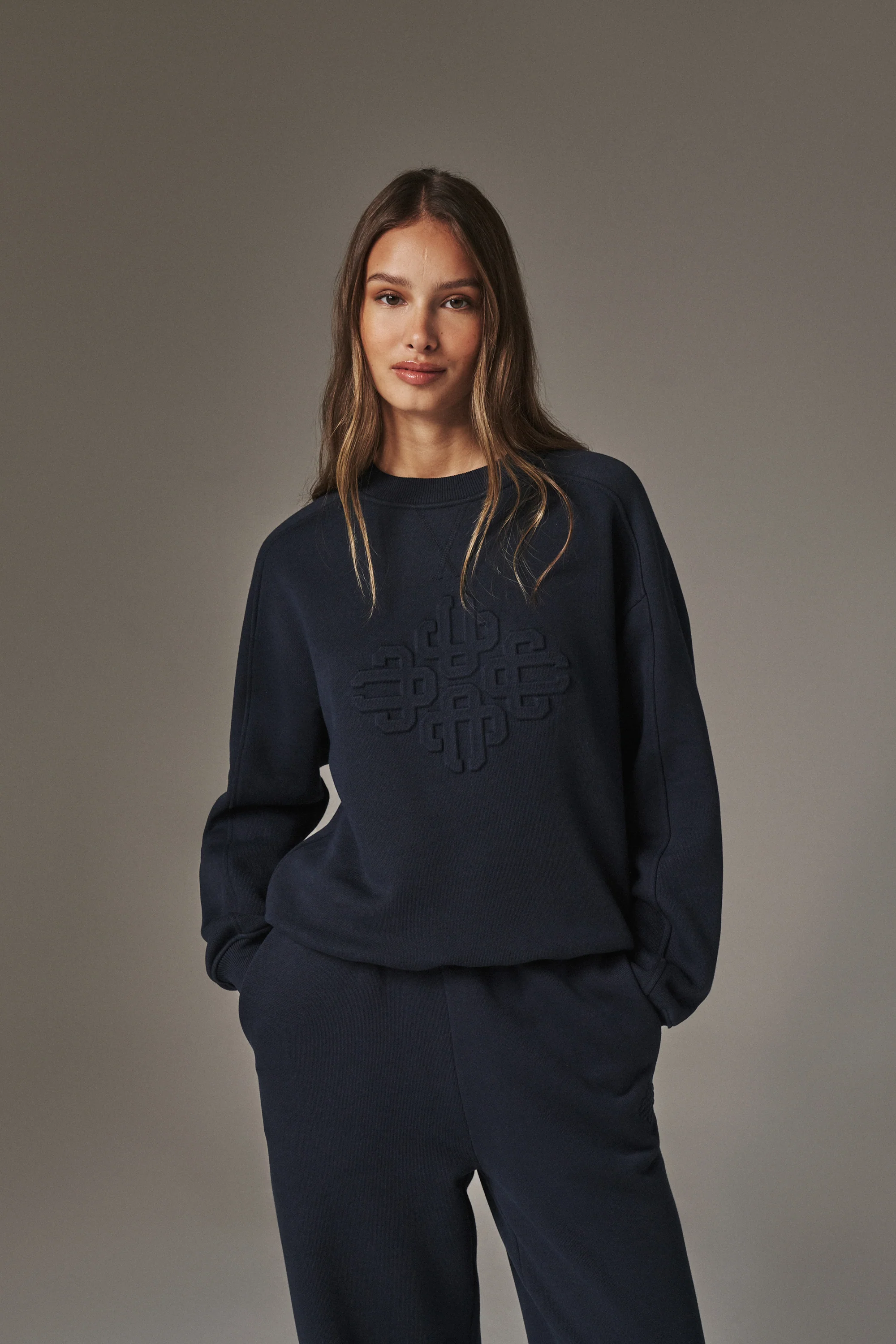 EMBOSSED SWEATSHIRT - NAVY - Image 2