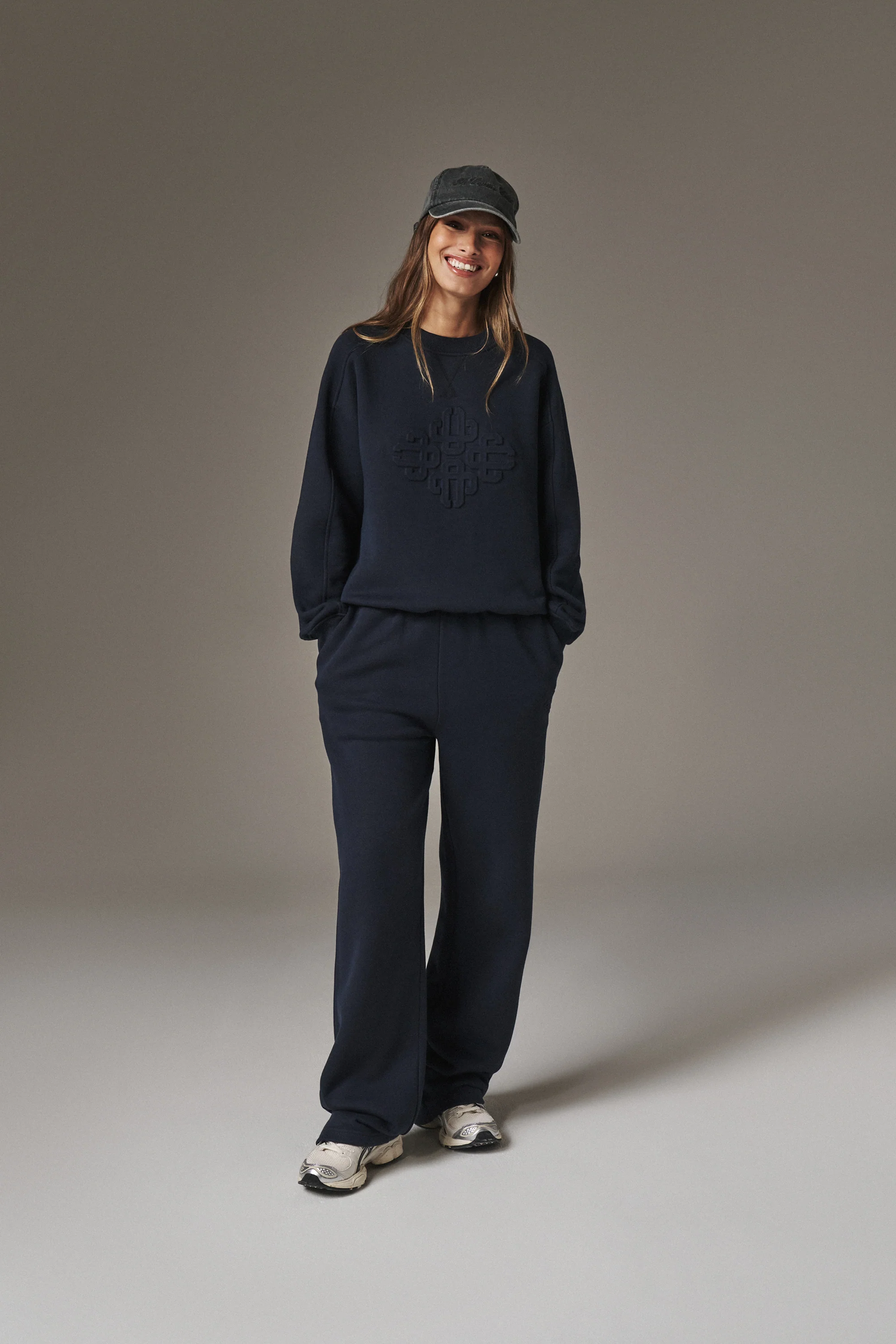 EMBOSSED SWEATSHIRT - NAVY - Image 3