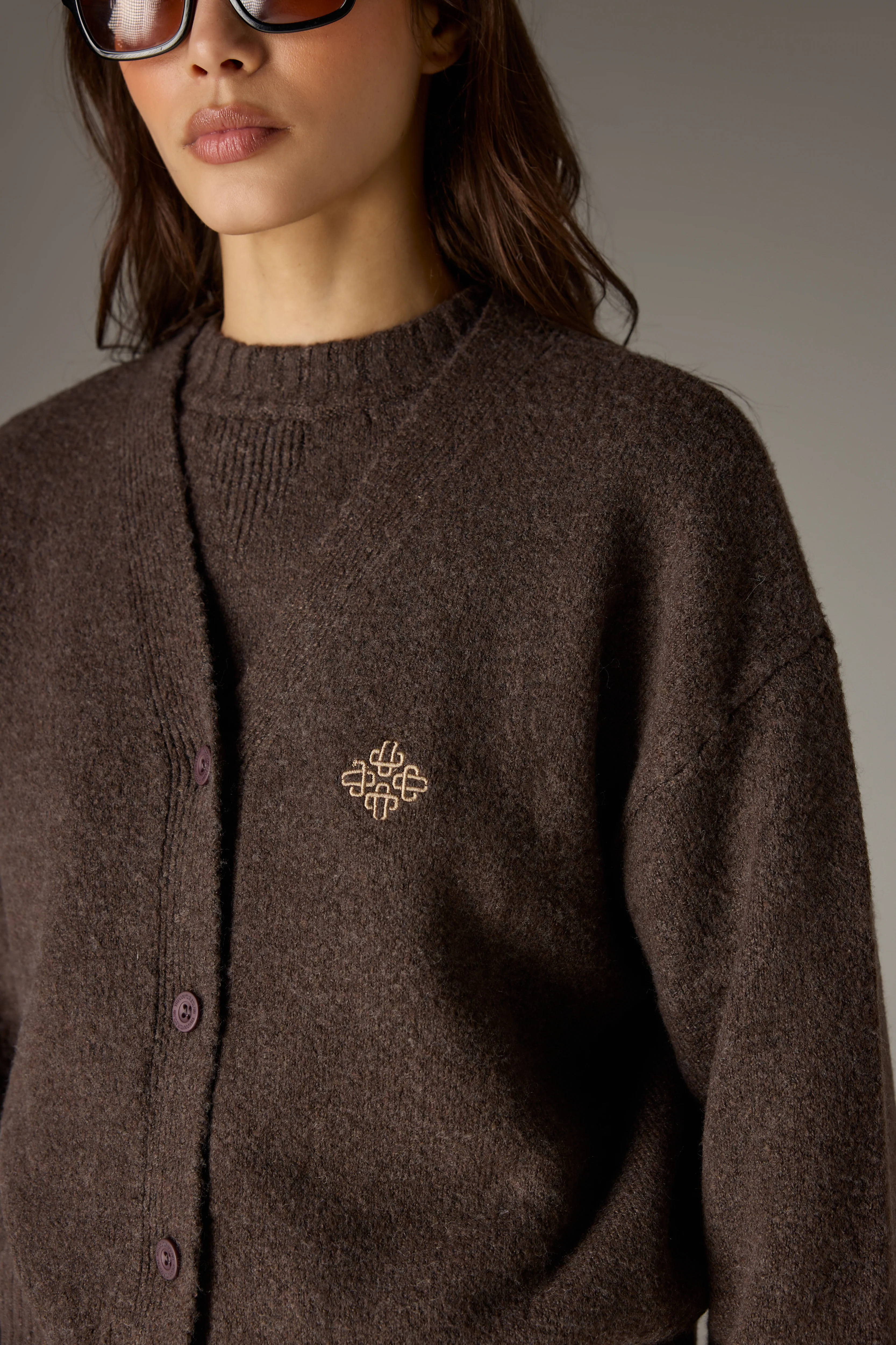 FLUFFY KNIT EMBLEM EMBROIDERED CARDIGAN - BROWN - Image 4