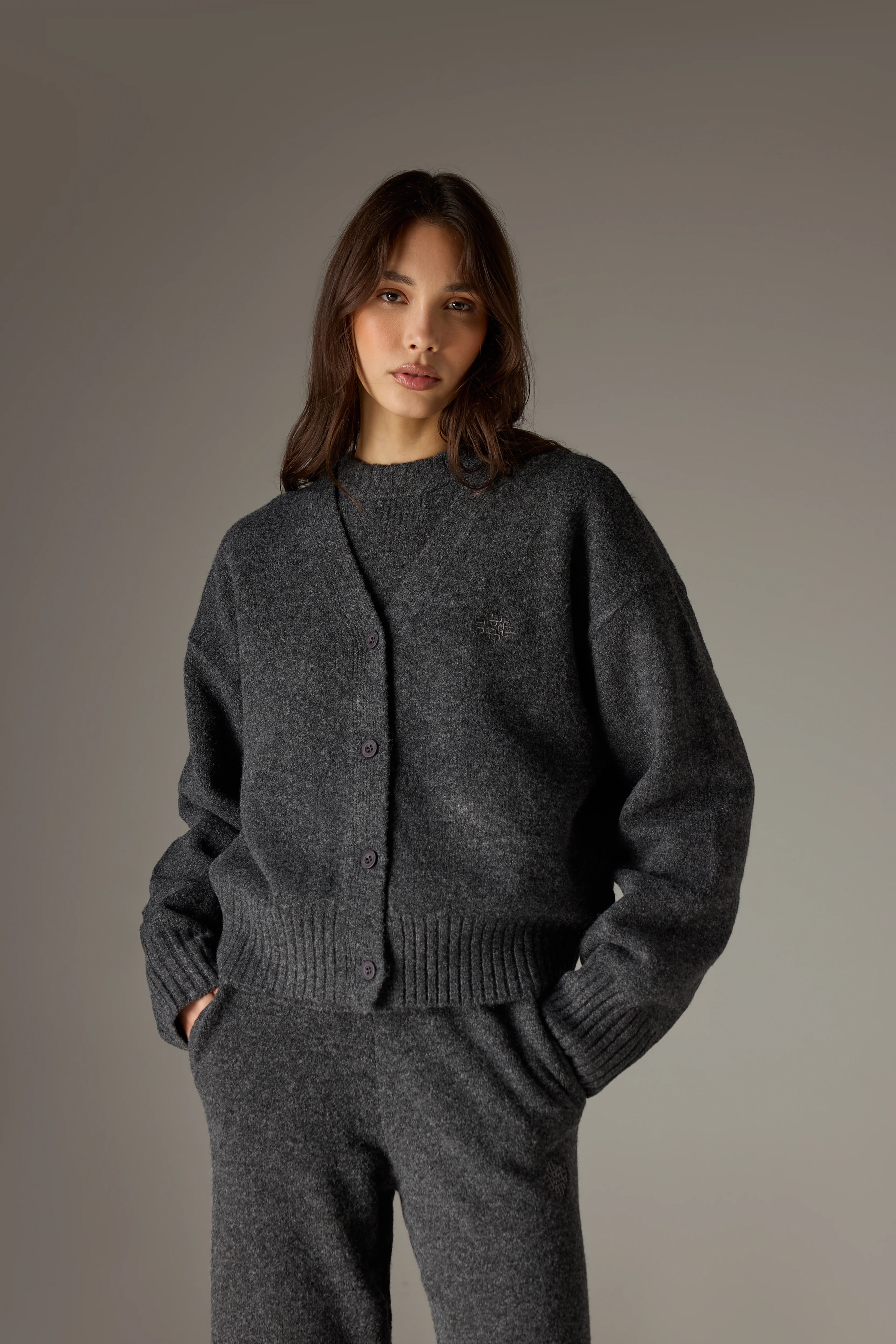 FLUFFY KNIT EMBLEM EMBROIDERED CARDIGAN - CHARCOAL - Image 4