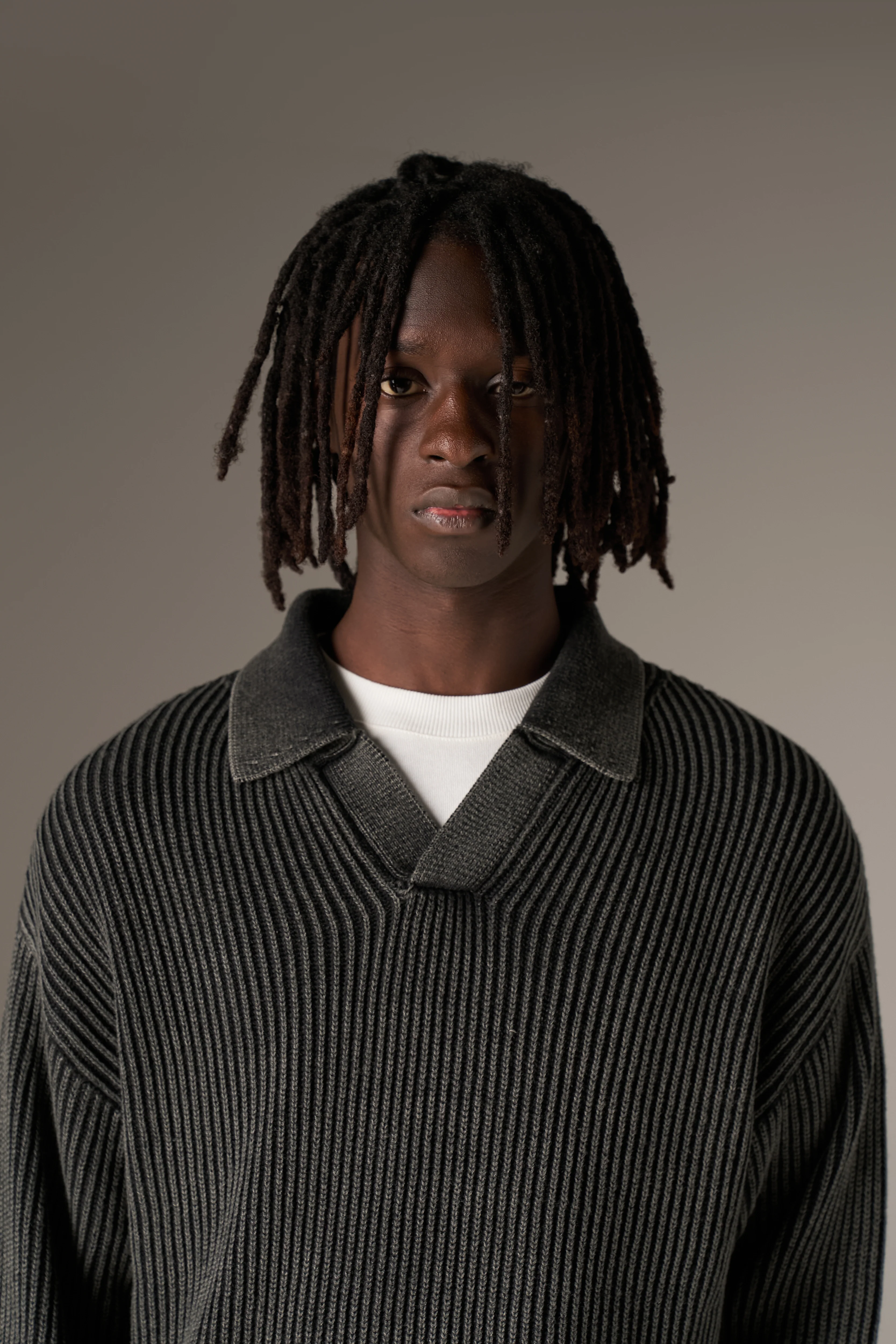 HEAVY WASHED RIB KNIT POLO - BLACK - Image 4