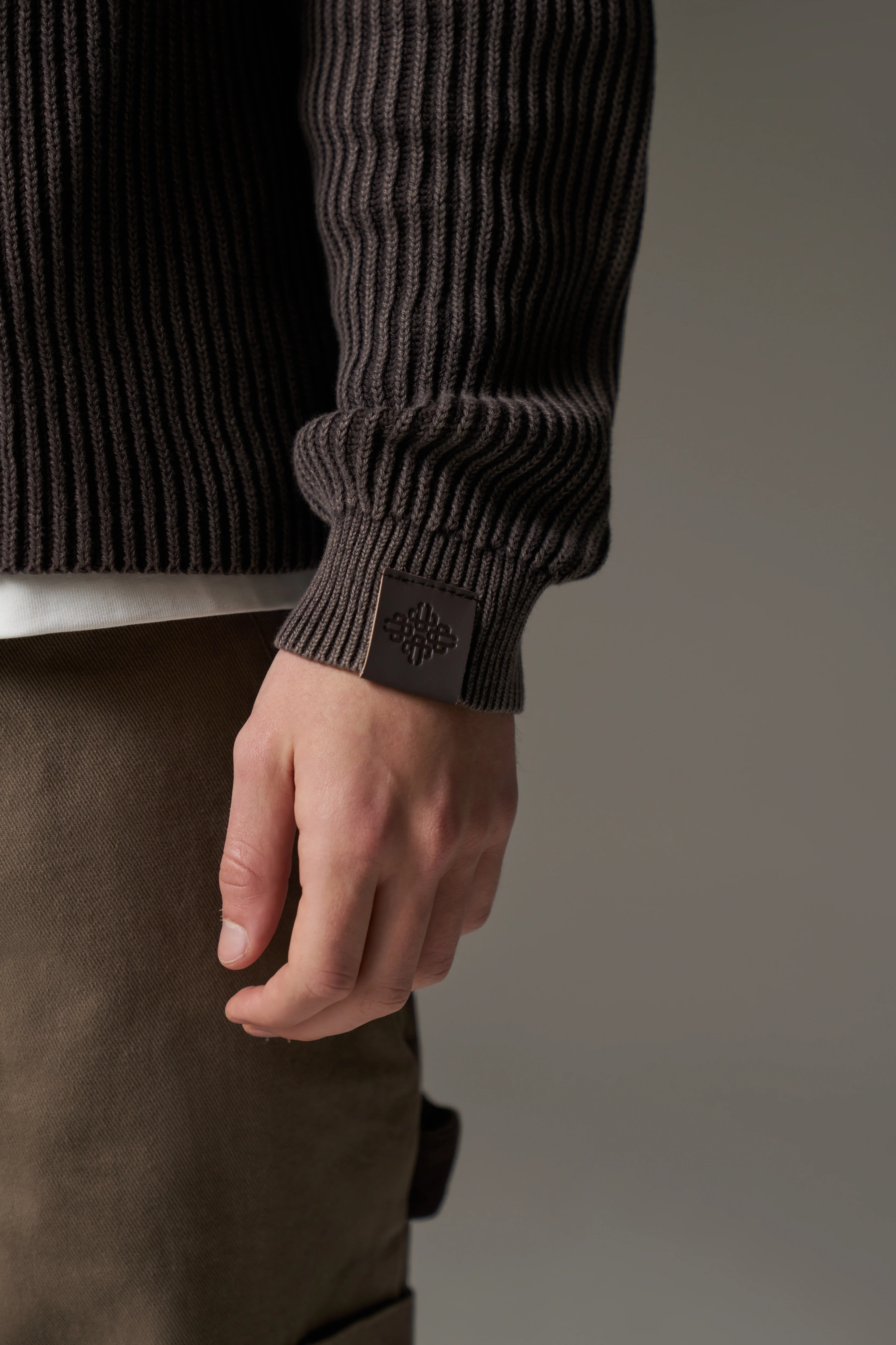 HEAVY WASHED RIBBED KNIT CREW - BROWN - Image 6