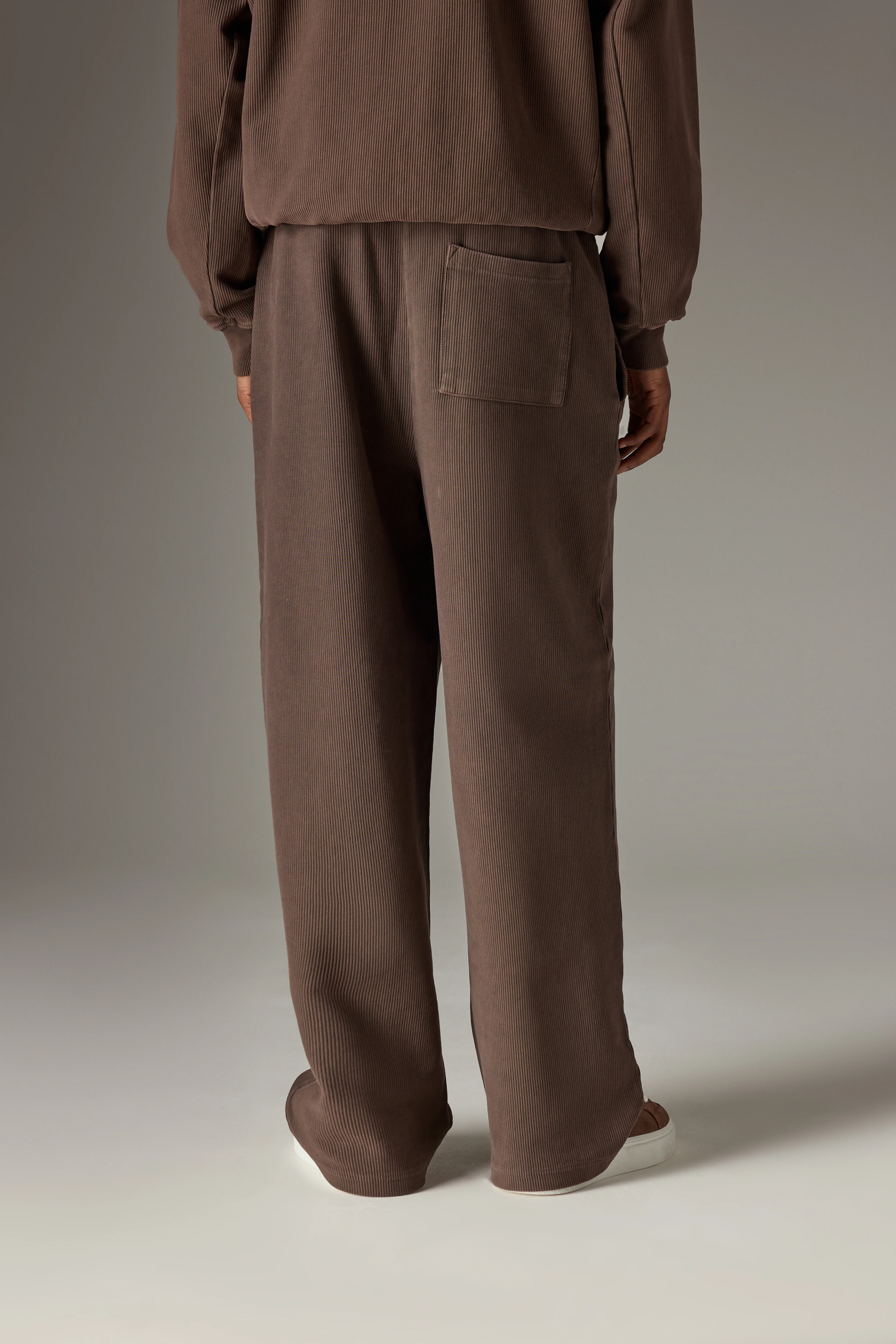 HEAVYWEIGHT WASHED RIBBED JERSEY JOGGERS - BROWN - Image 5