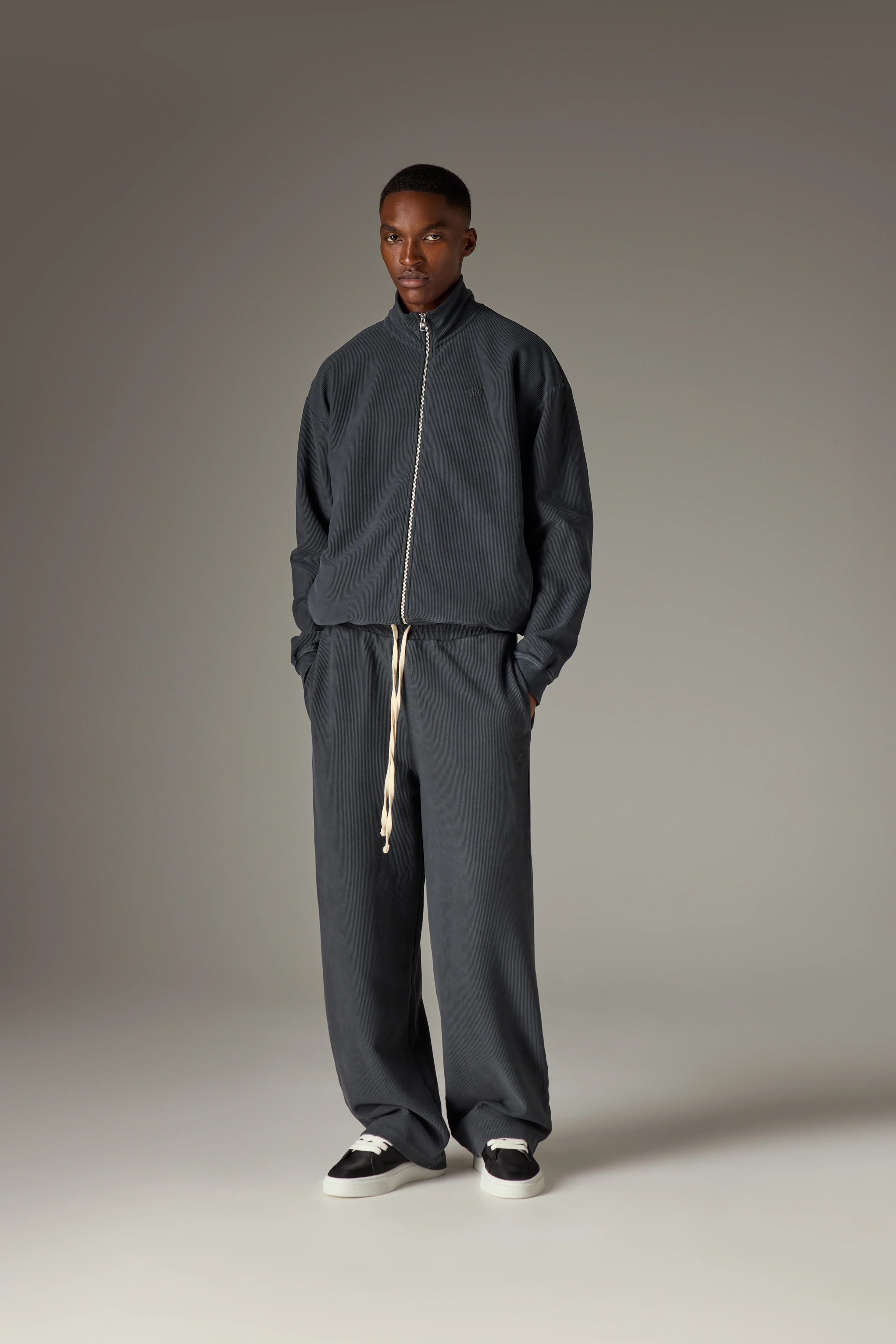 HEAVYWEIGHT WASHED RIBBED ZIP THROUGH FUNNEL NECK - WASHED BLACK - Image 4