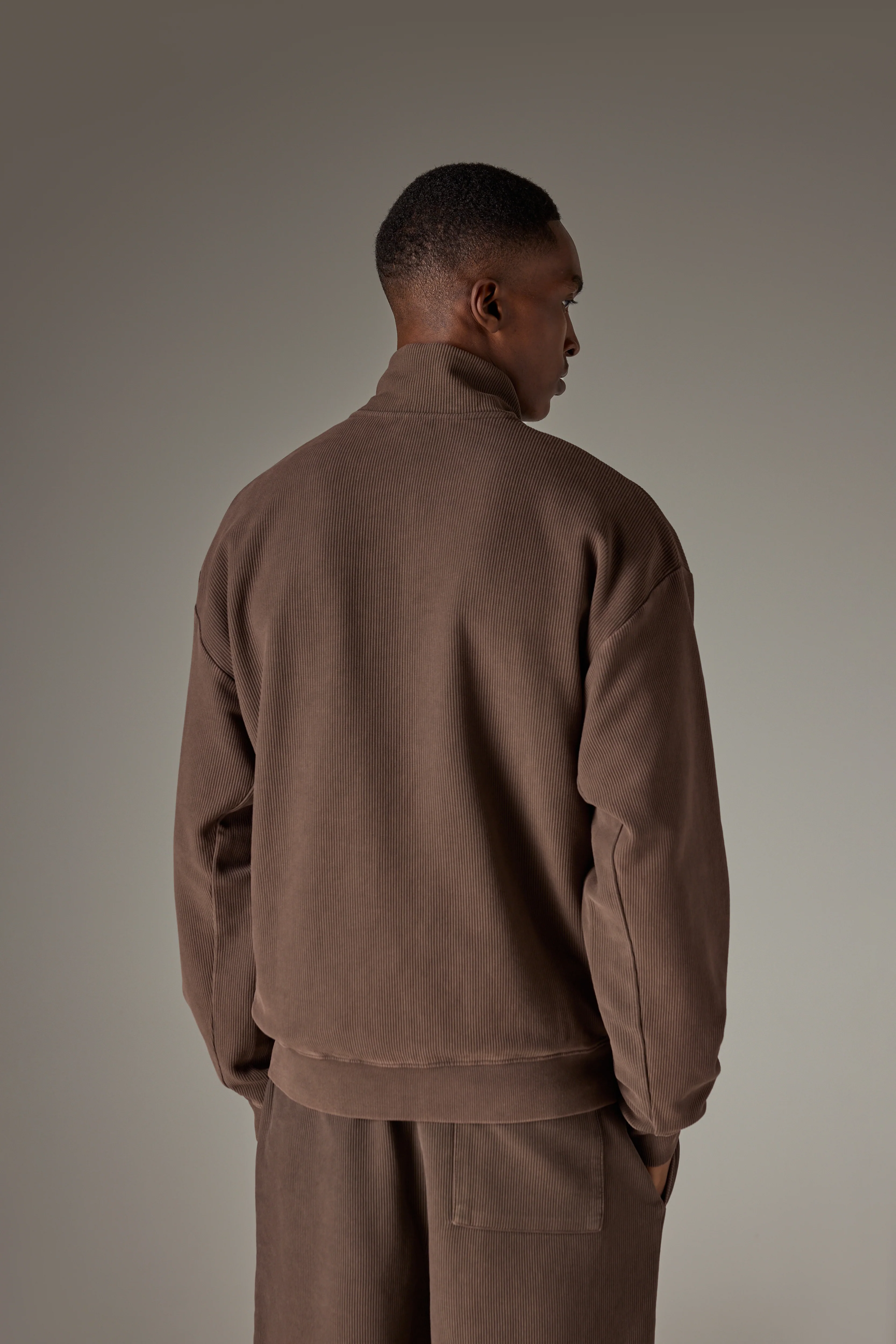HEAVYWEIGHT WASHED RIBBED ZIP THROUGH FUNNEL NECK - BROWN - Image 6