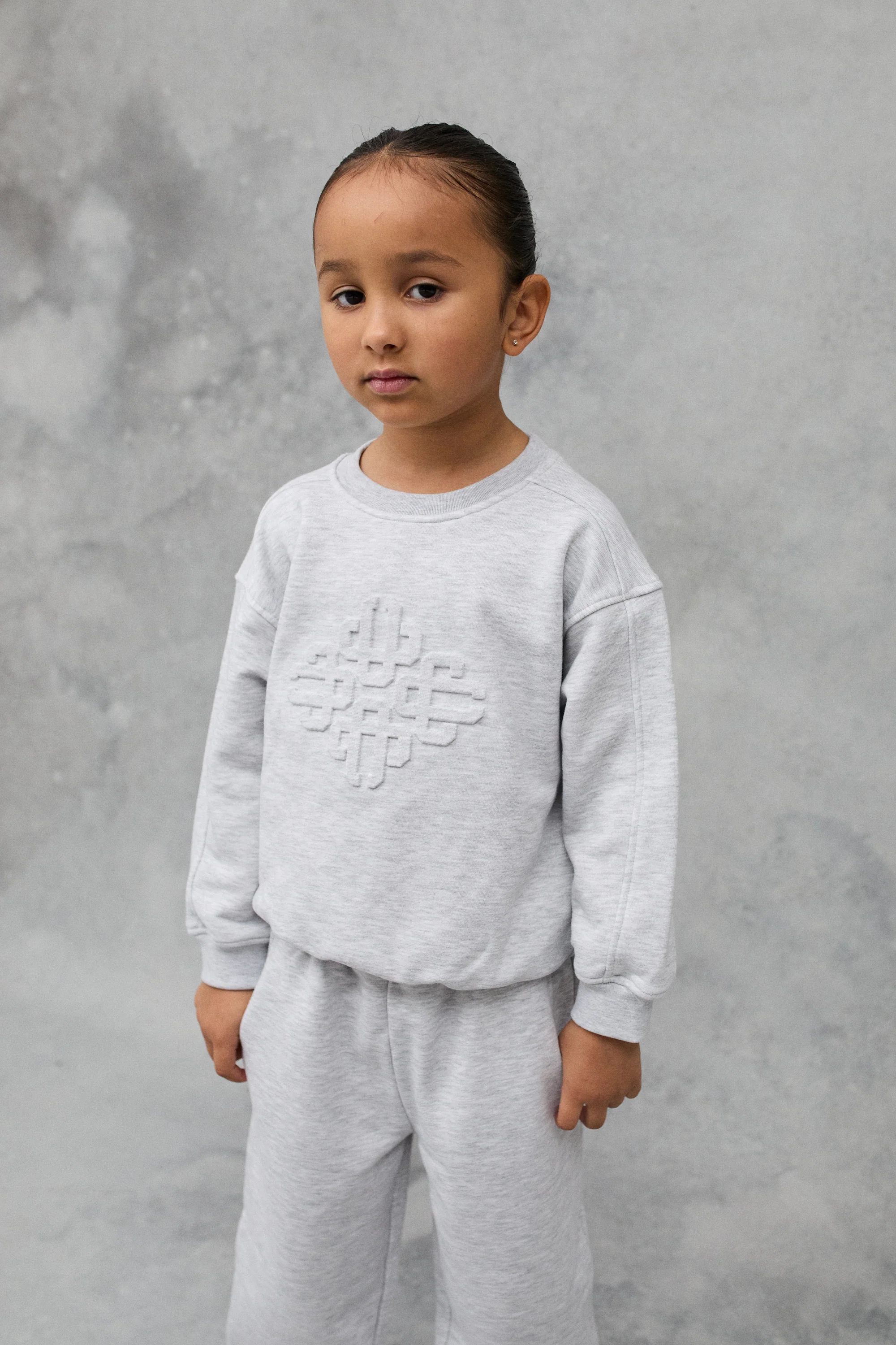 JNR EMBOSSED EMBLEM SWEATSHIRT - GREY MARL - Image 7