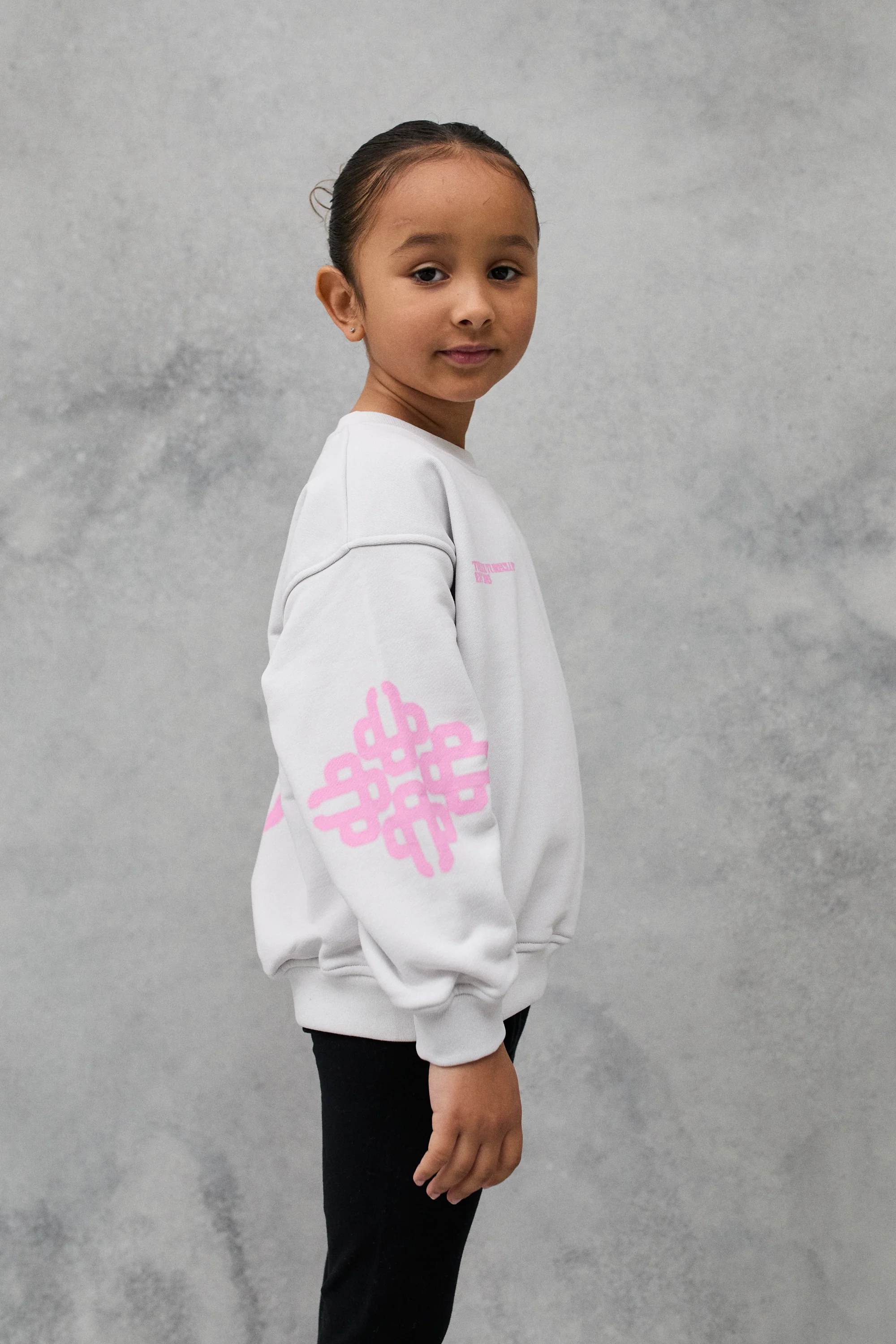 KIDS BLURRED GRAPHIC EMBLEM SWEATSHIRT - OFF WHITE/PINK - Image 3