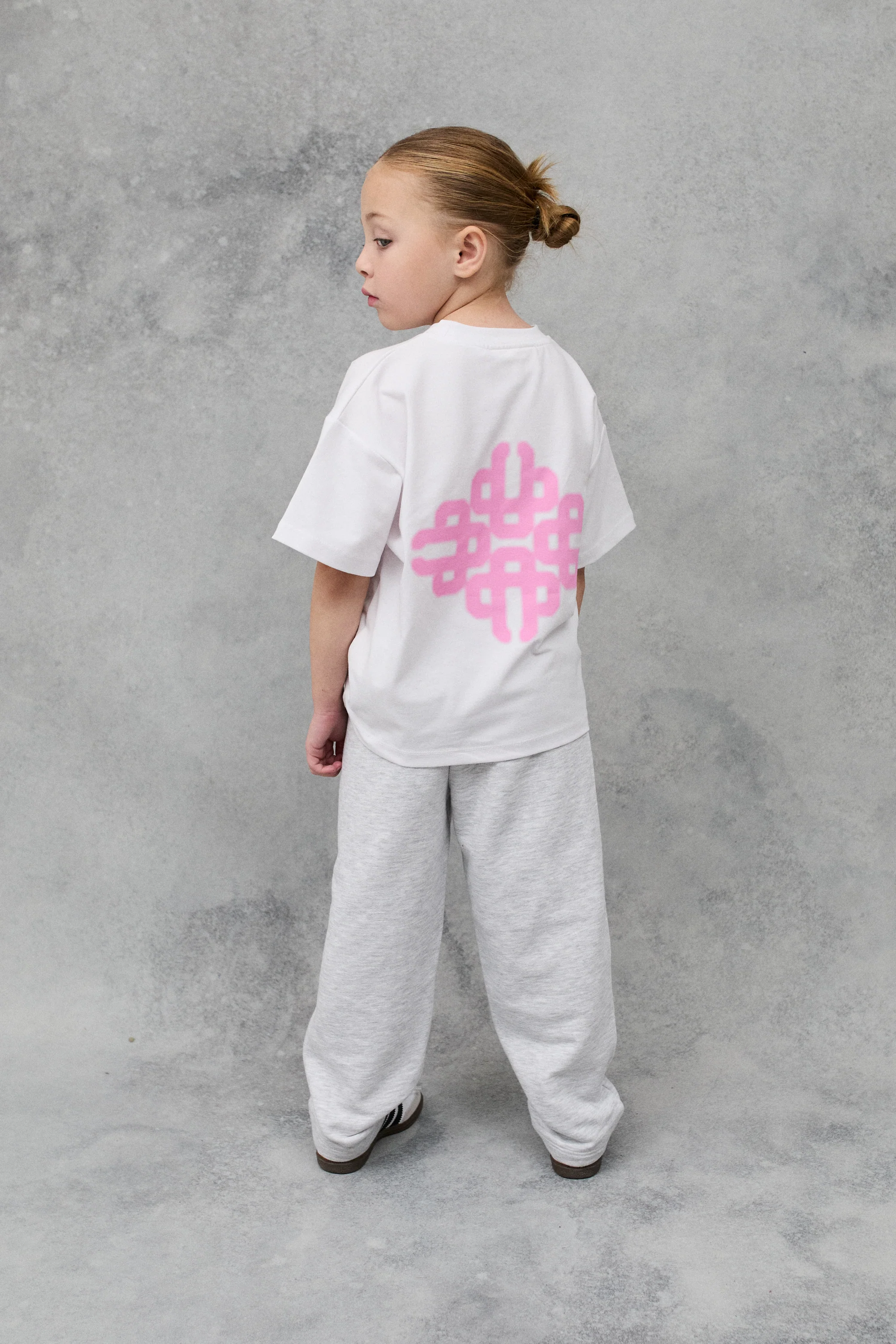 KIDS BLURRED GRAPHIC EMBLEM T-SHIRT - WHITE/PINK - Image 4