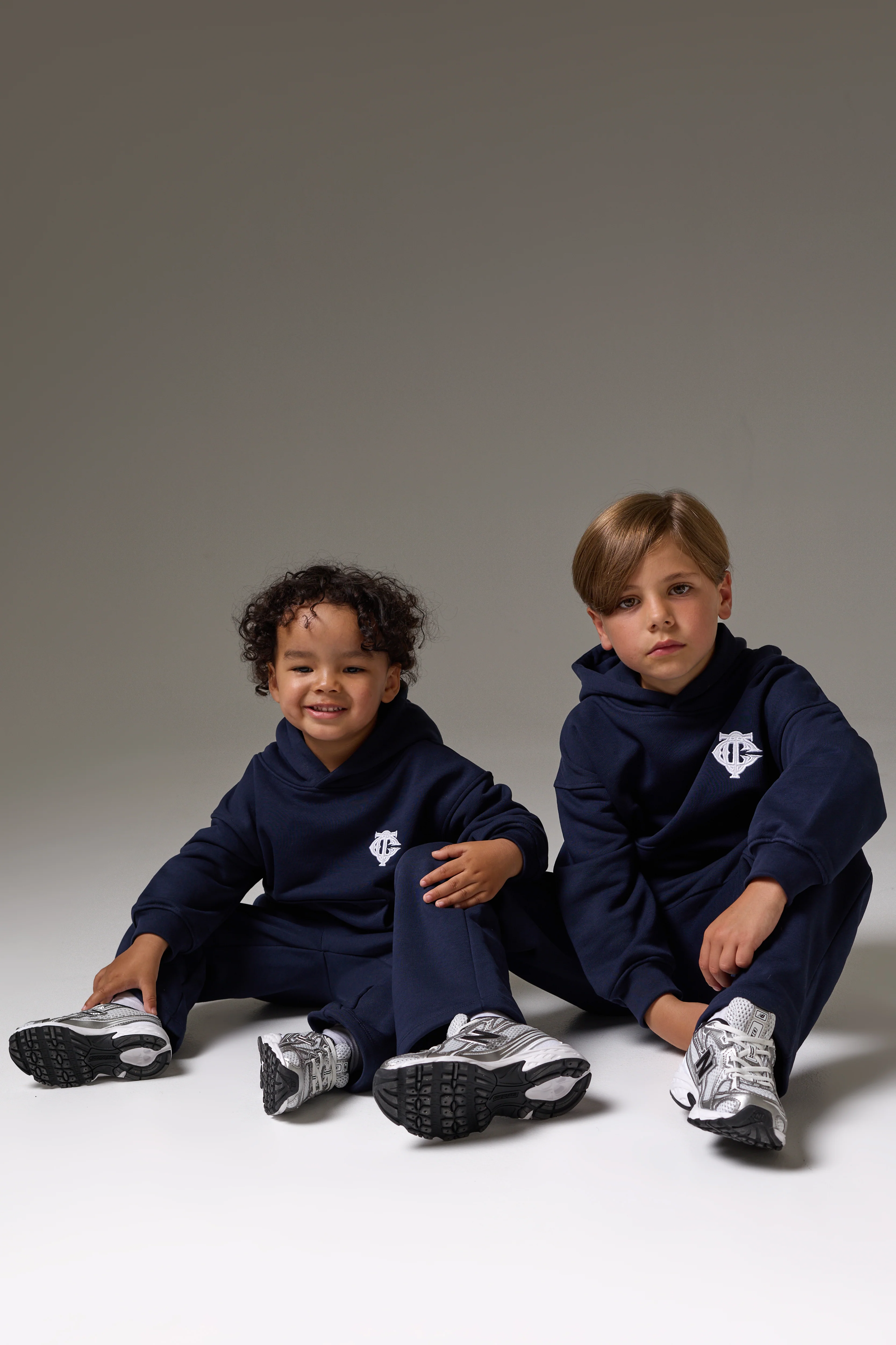 KIDS MONOGRAM EMBLEM APPLIQUE JOGGERS - NAVY - Image 8
