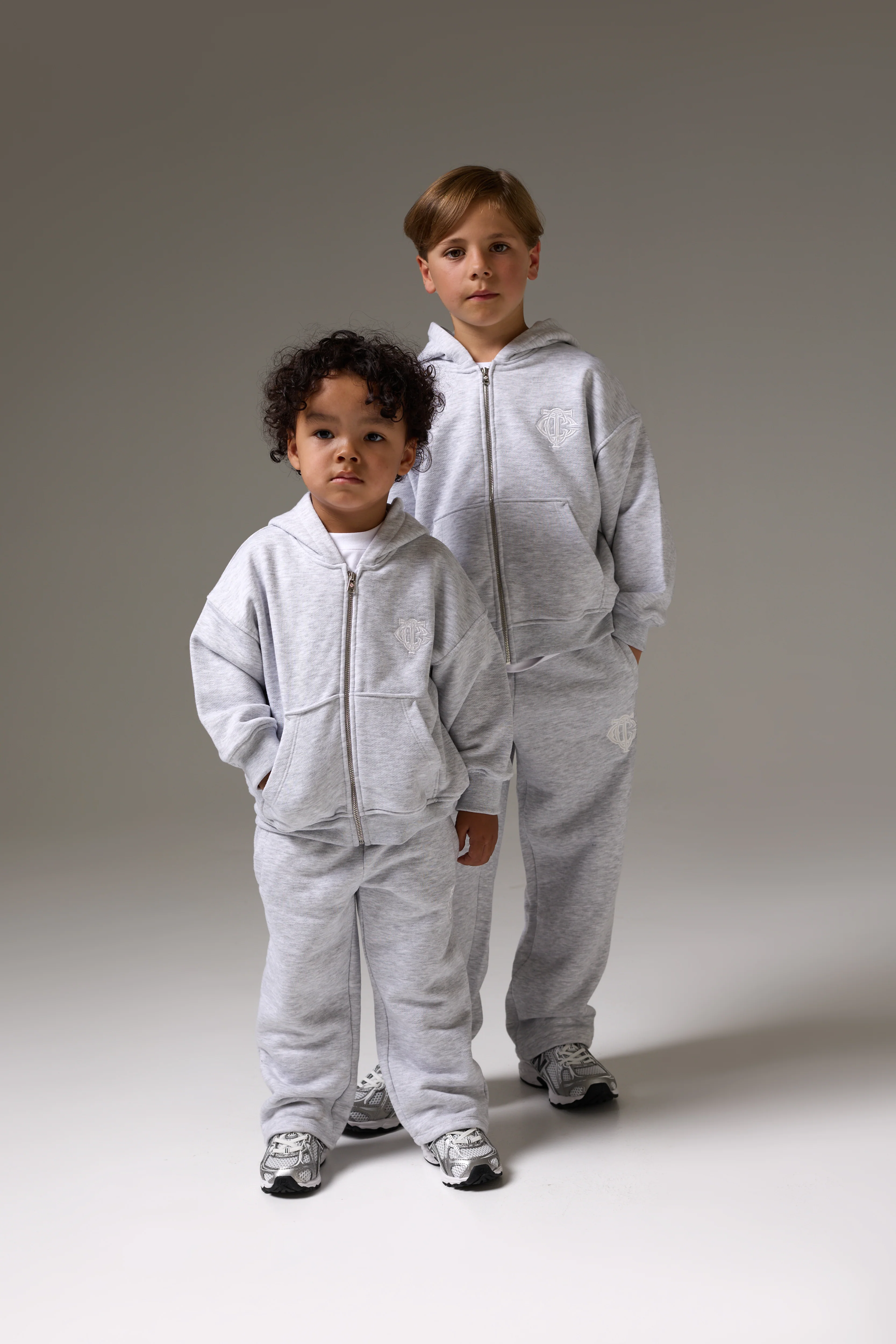 KIDS MONOGRAM EMBLEM APPLIQUE JOGGERS - GREY MARL - Image 8