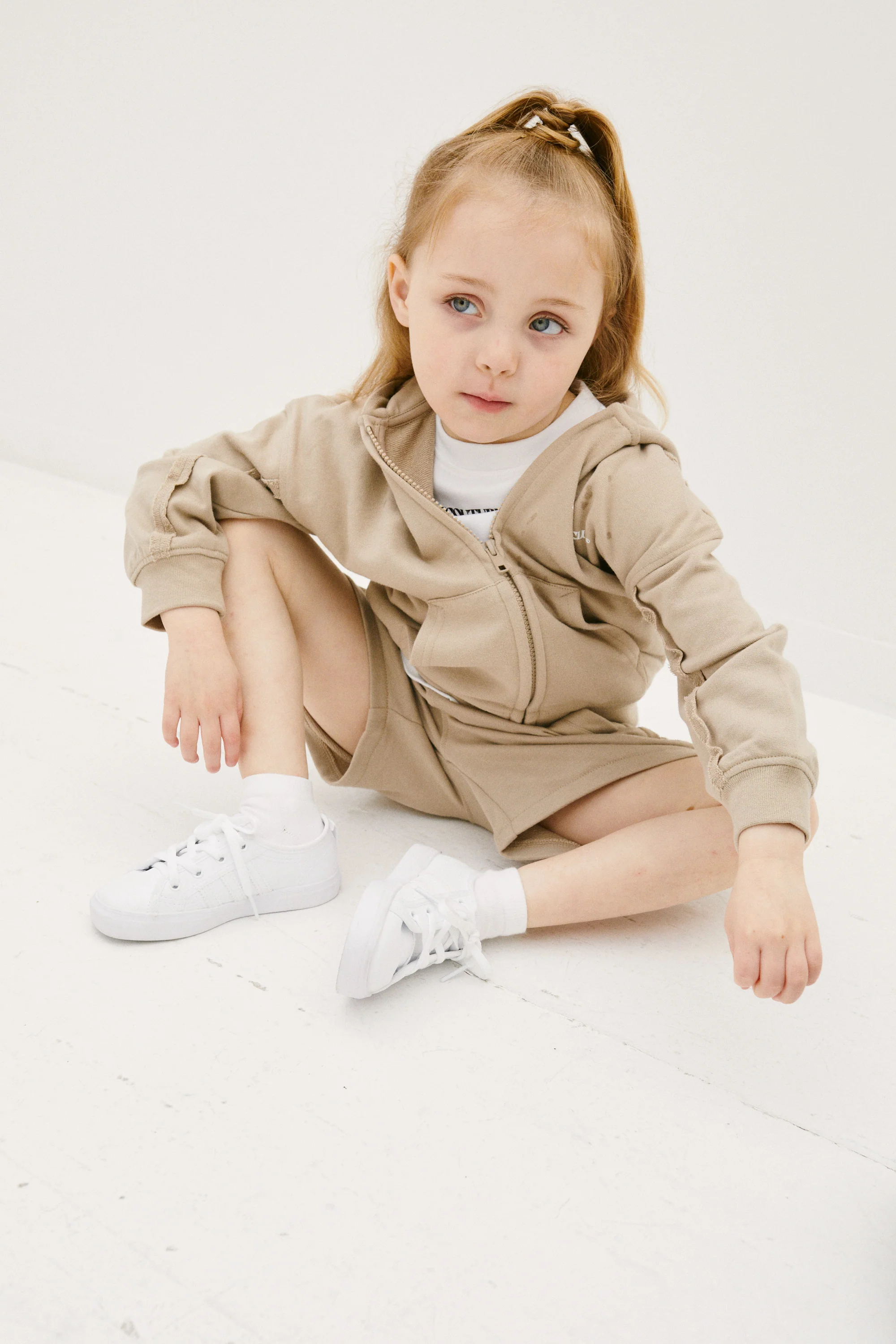 KIDS RAW SEAM MEMBERS ONLY HOODIE - DARK BEIGE - Image 5