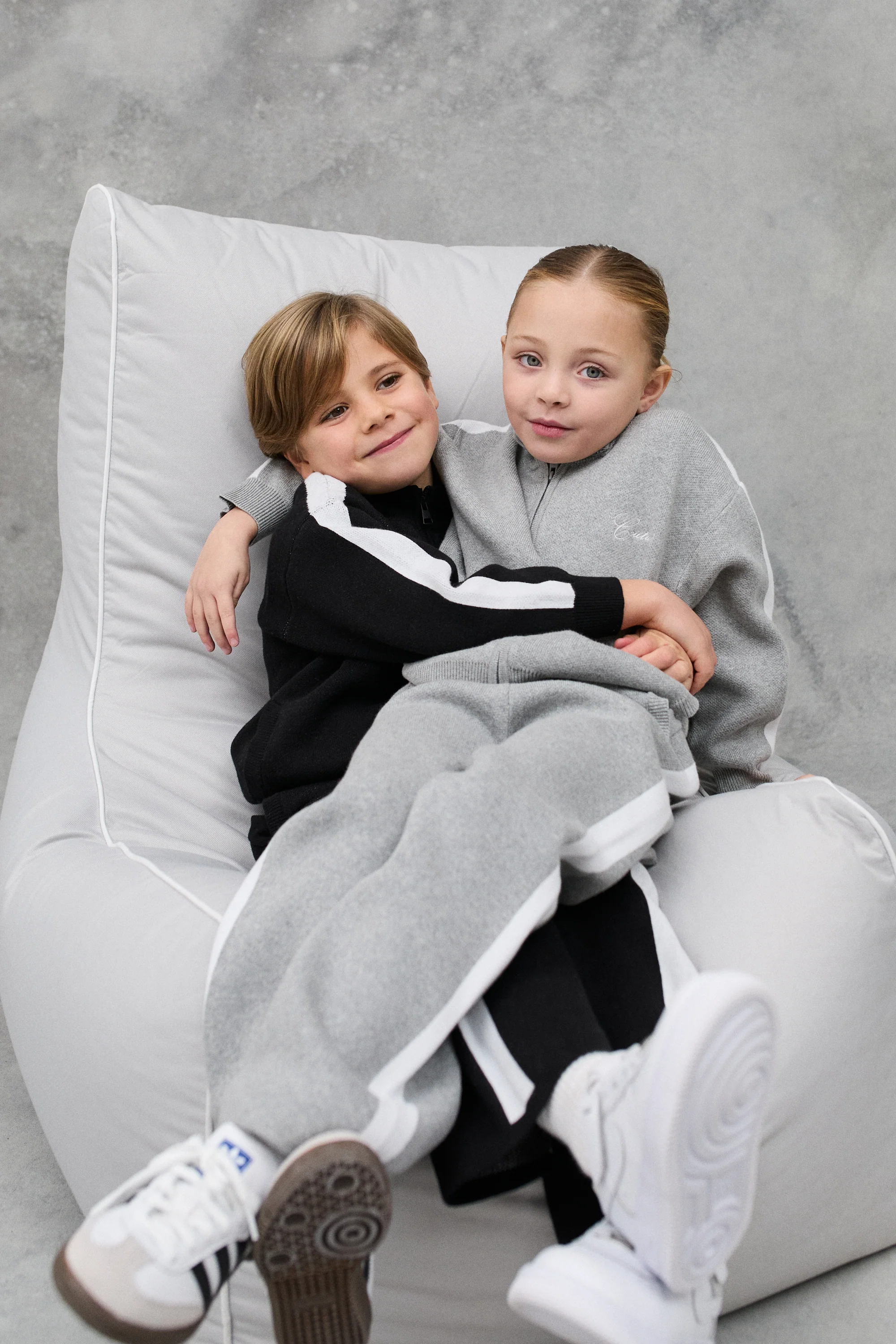 KIDS SIDE STRIPE KNITTED JOGGERS - GREY MARL - Image 4