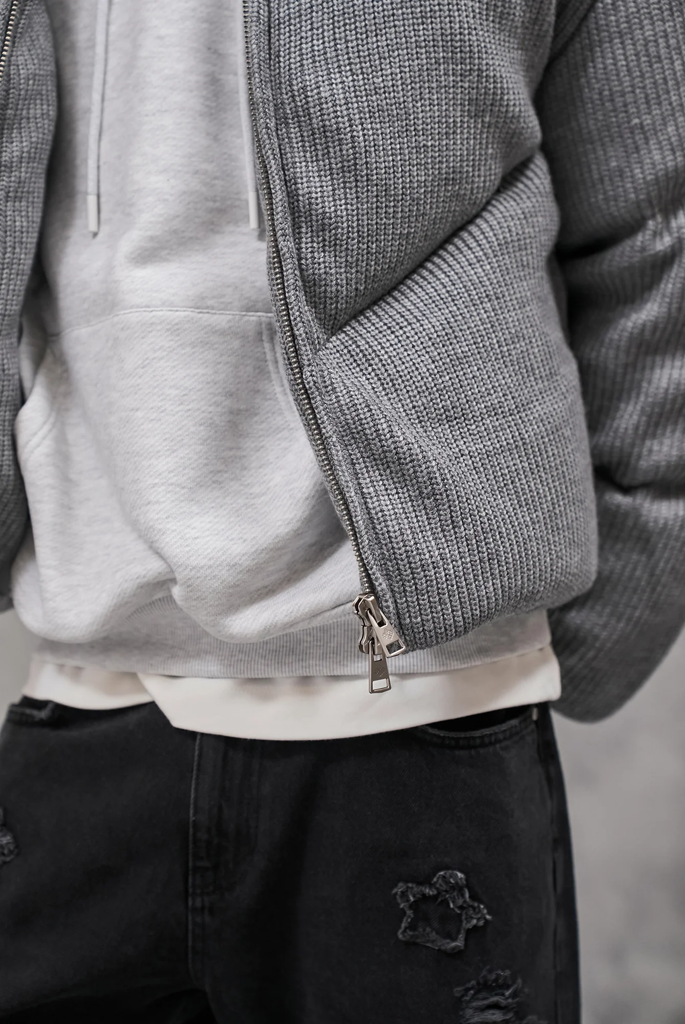 KNITTED CHEVRON PANELLED PUFFER COAT - GREY MARL - Image 5