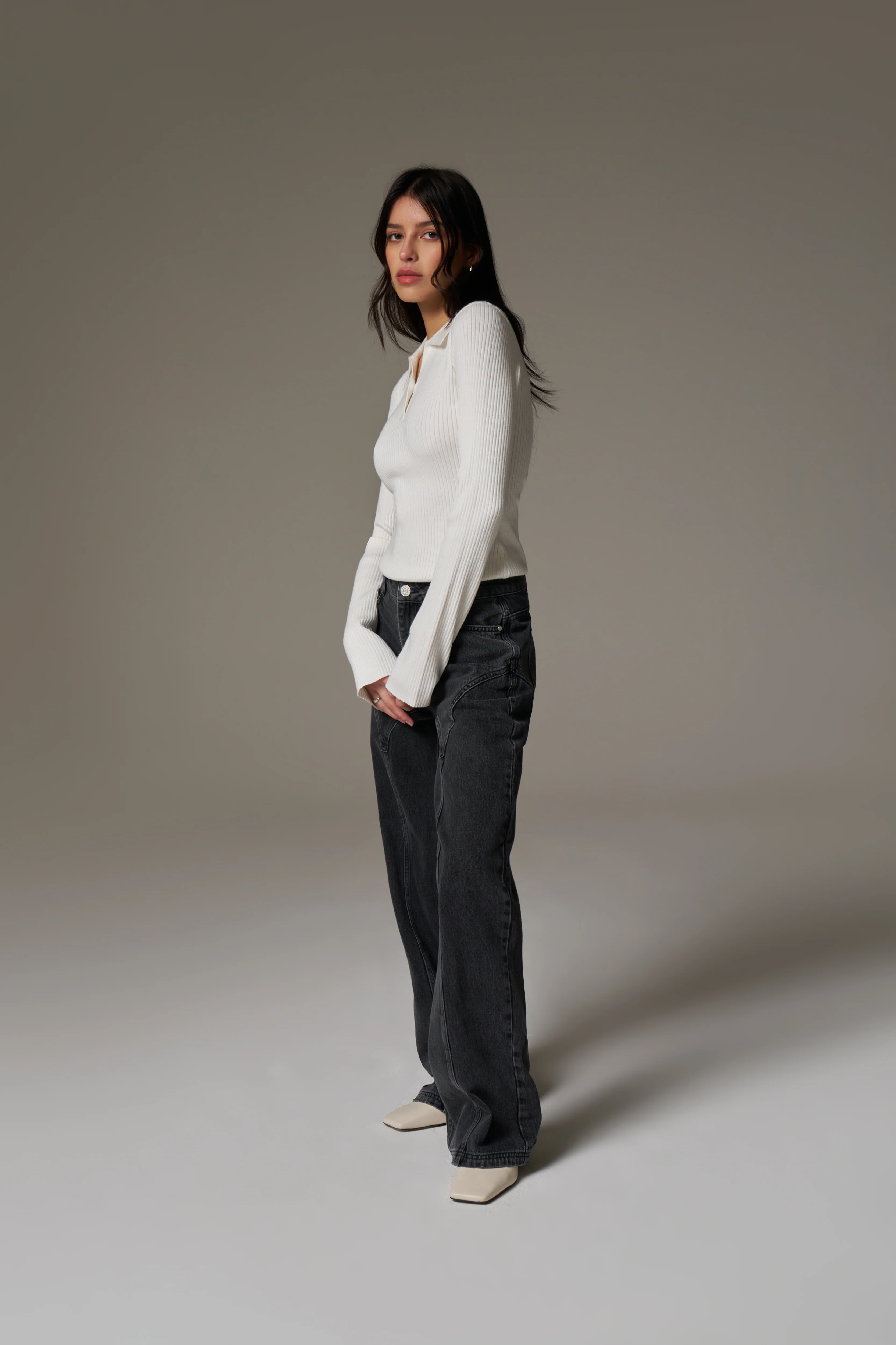 KNITTED RIBBED BUTTON THROUGH TOP - OFF WHITE - Image 7