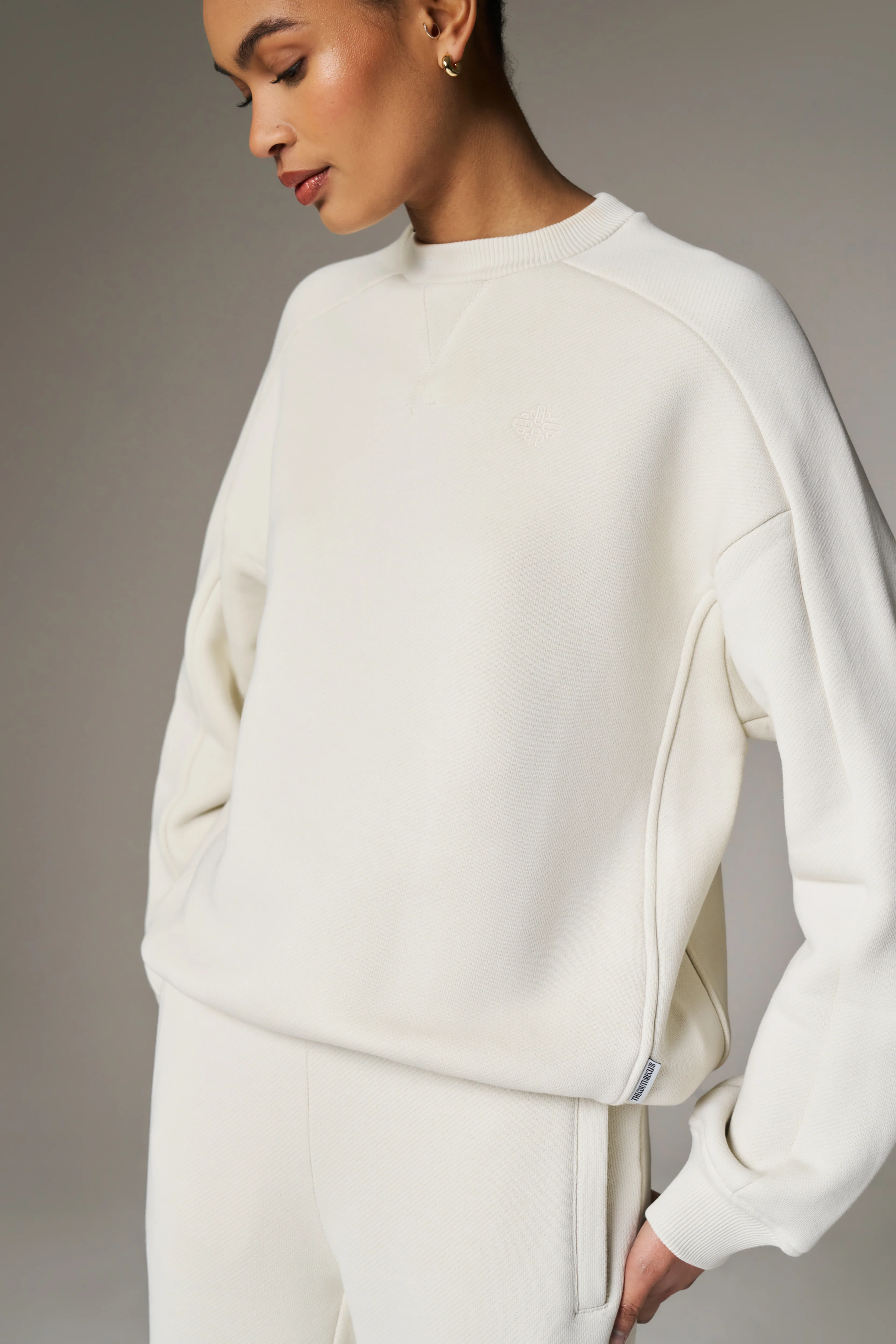 LAUNDERED CLASSICS SEAM DETAIL SWEATSHIRT - ECRU - Image 4
