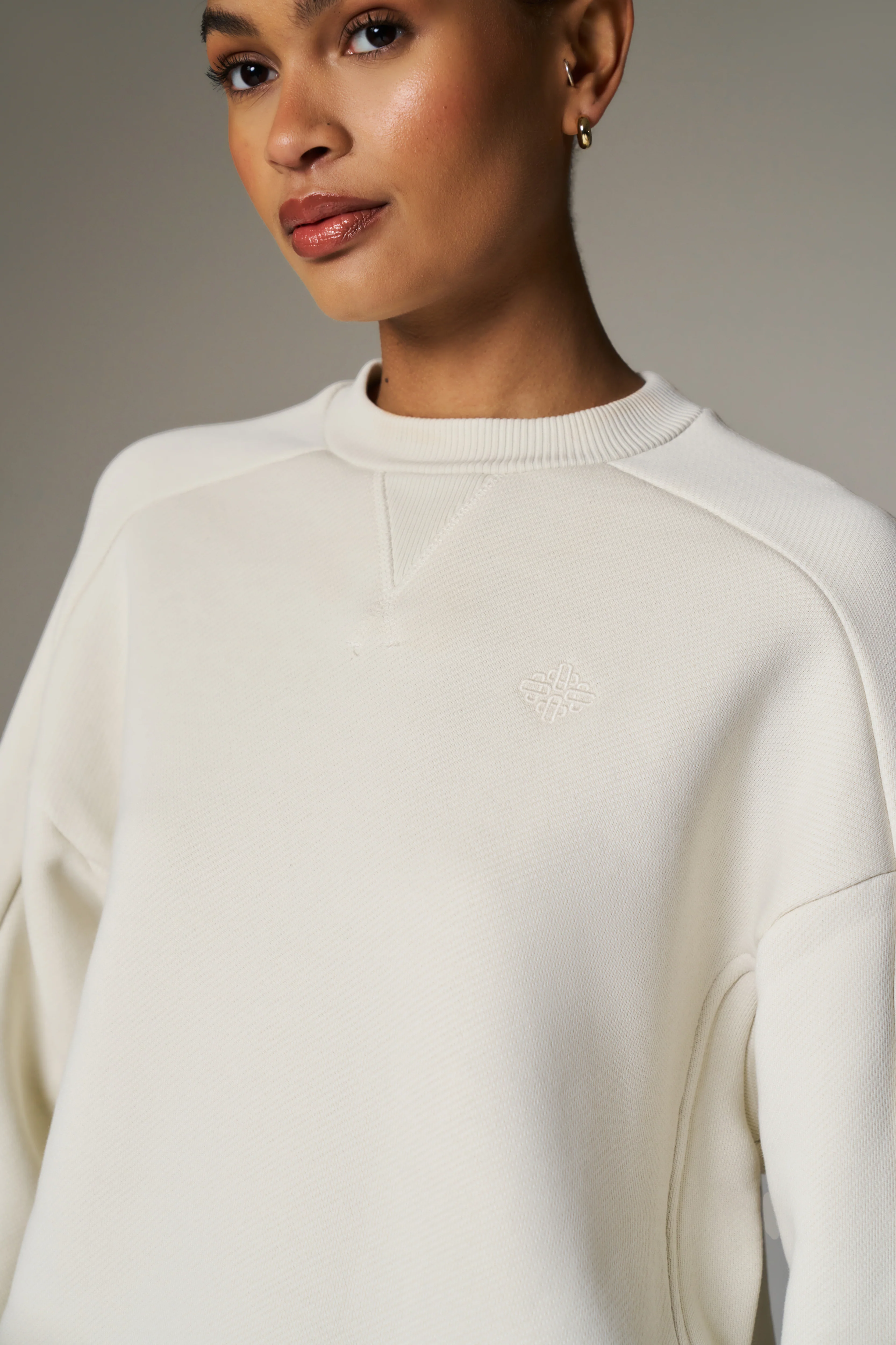 LAUNDERED CLASSICS SEAM DETAIL SWEATSHIRT - ECRU - Image 5