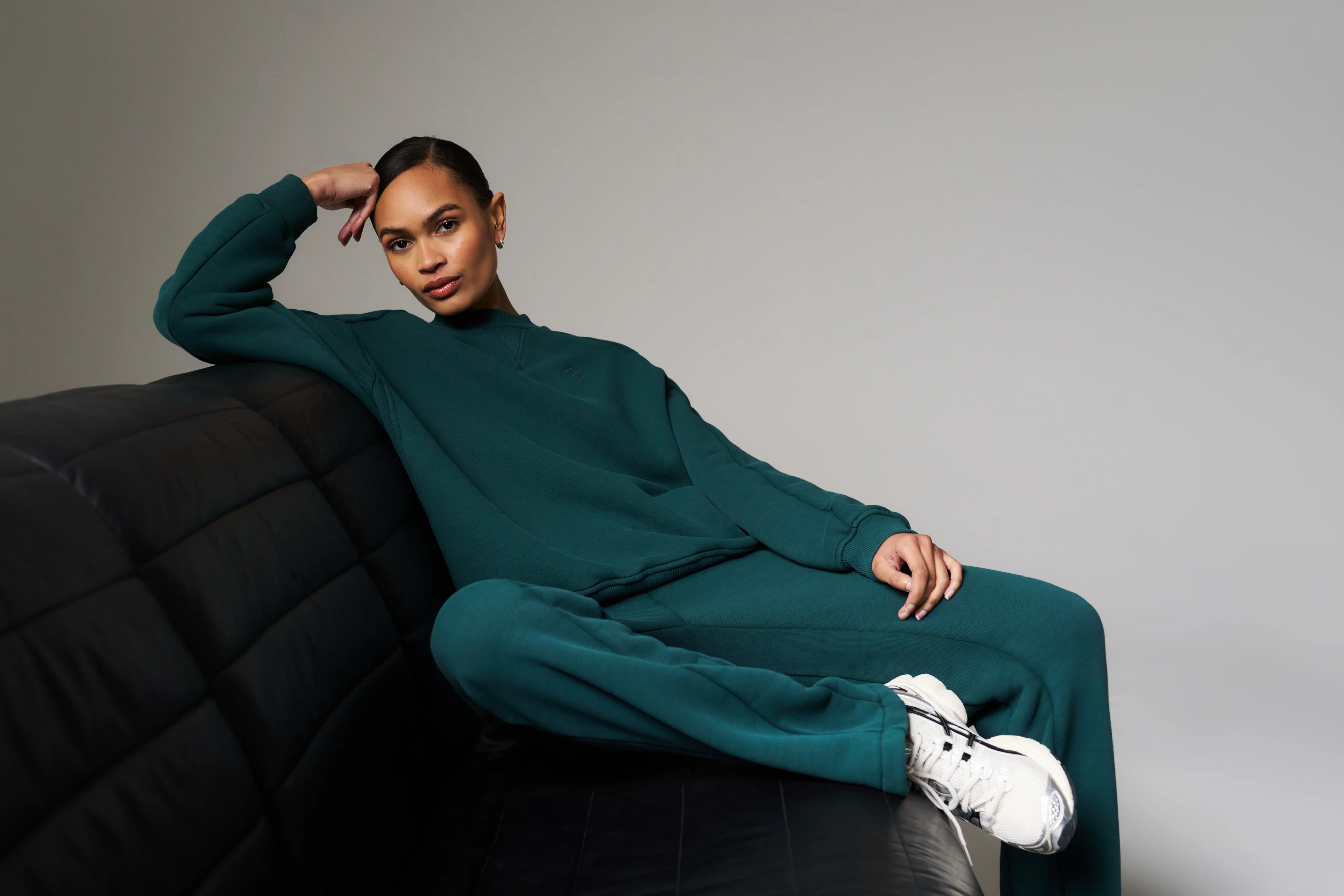 LAUNDERED CLASSICS SEAM DETAIL SWEATSHIRT - GREEN - Image 8