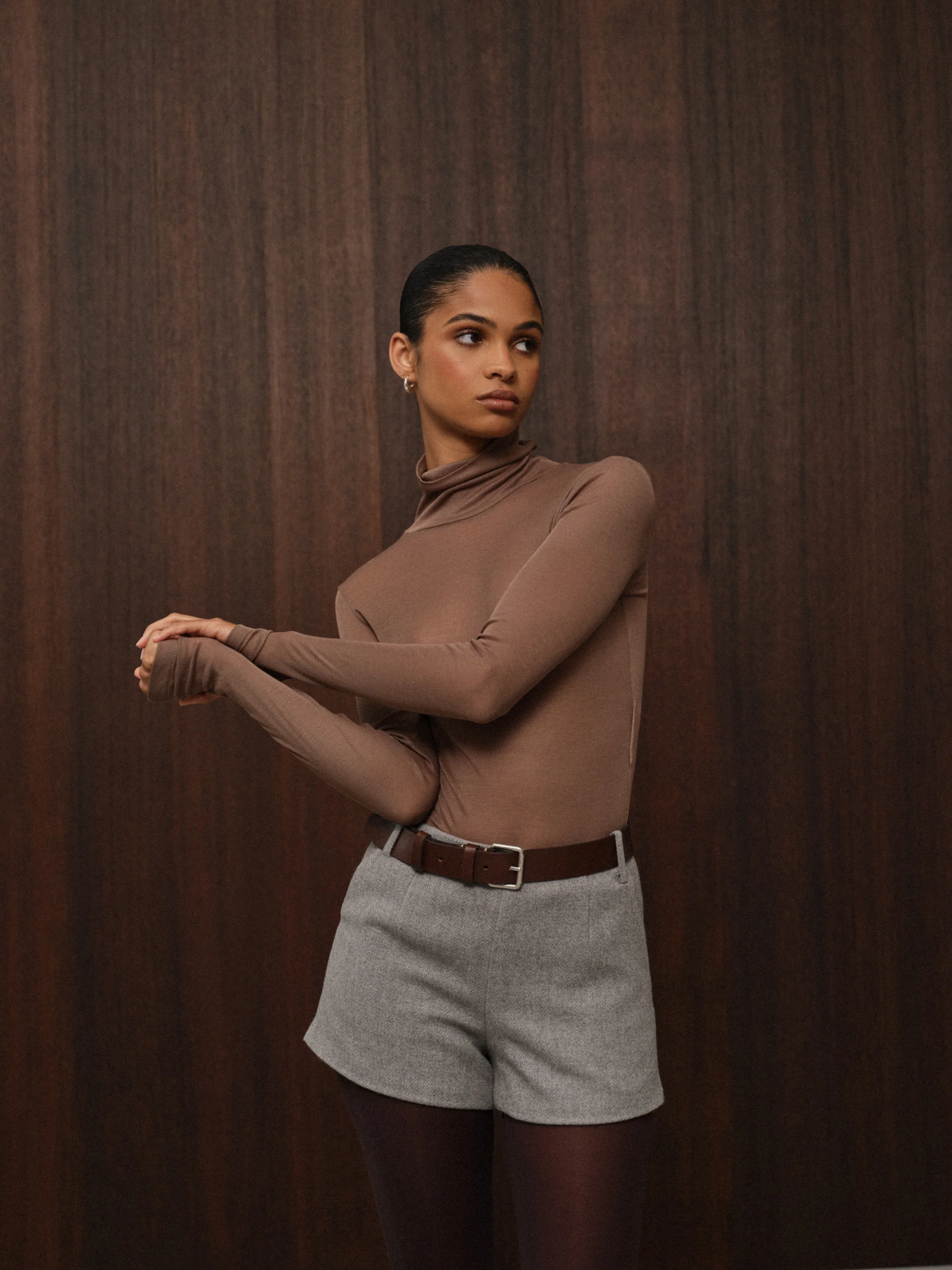 LIGHTWEIGHT ROLL NECK TOP - CHOCOLATE - Image 2