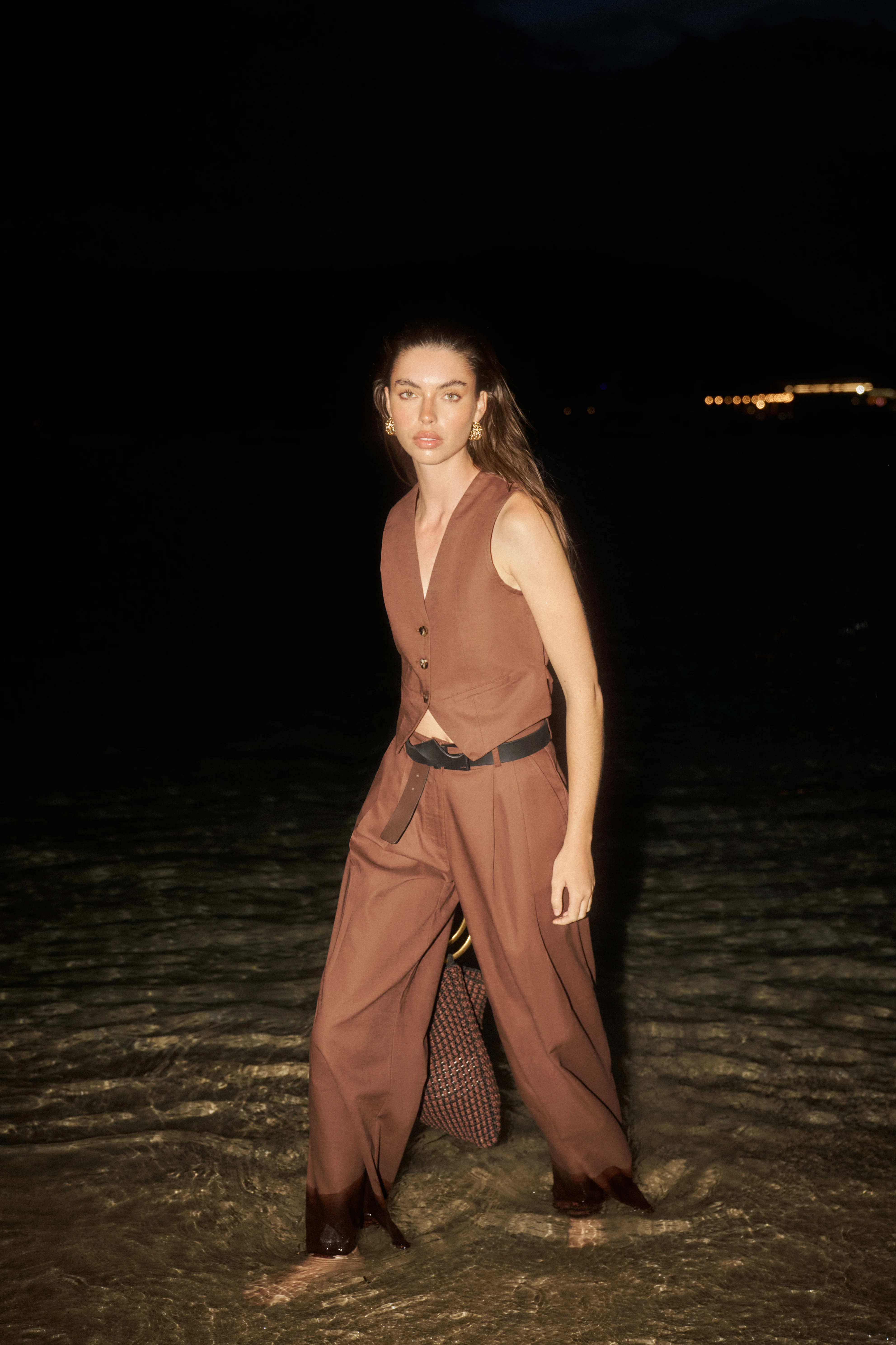 LINEN BLEND WIDE LEG PLEATED TROUSERS - CHOCOLATE - Image 7