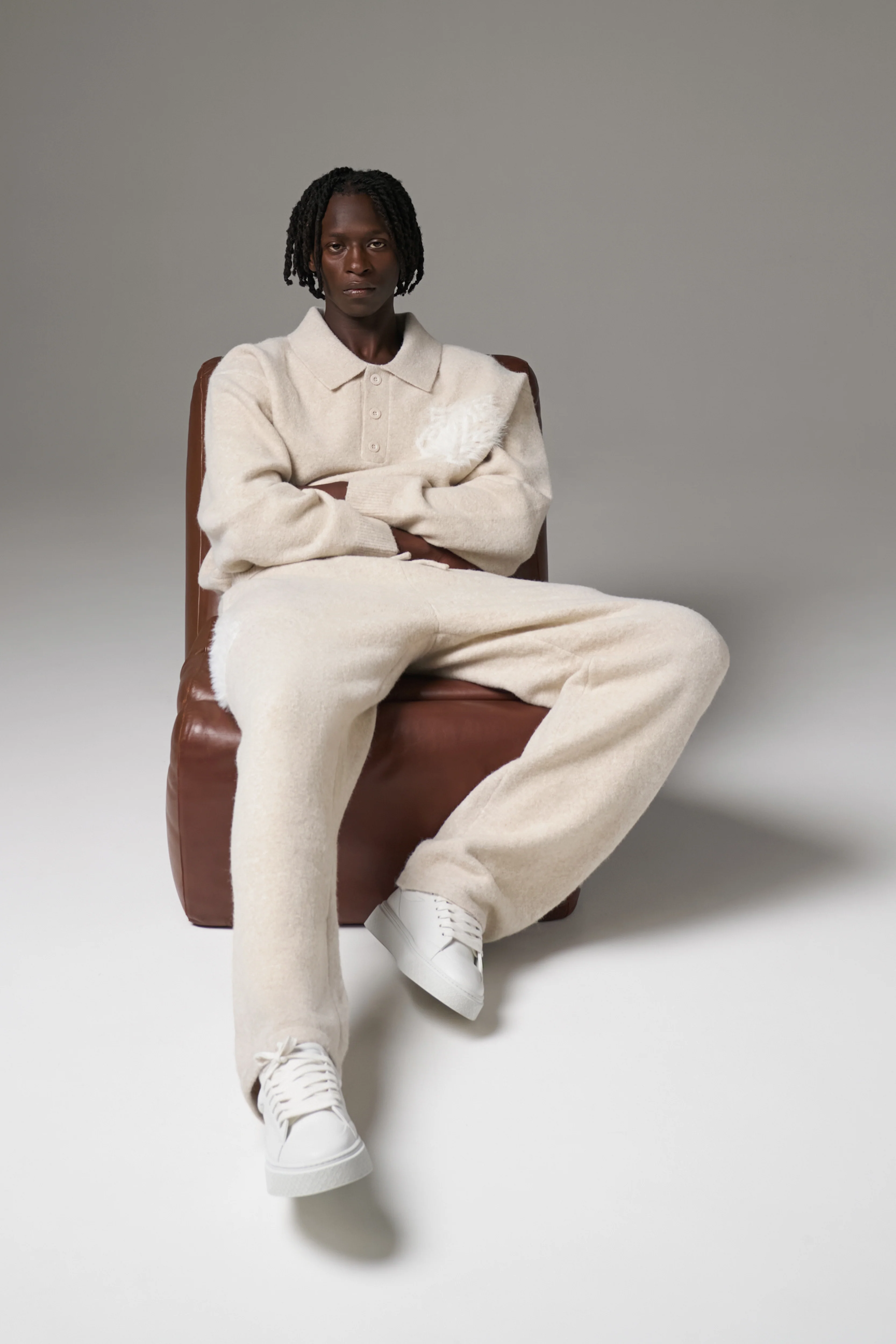MONOGRAM FLUFFY KNIT JOGGERS - BEIGE - Image 9