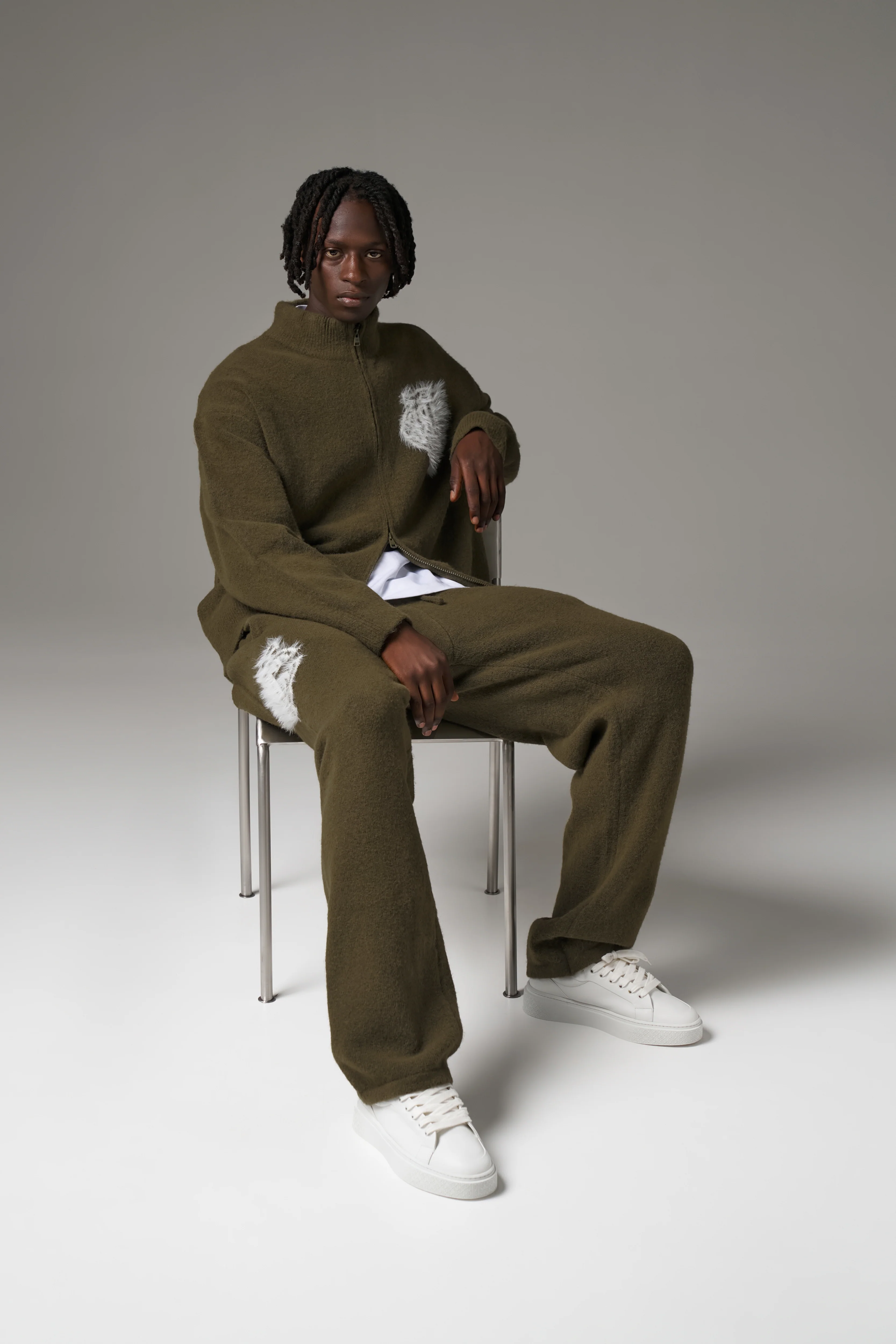 MONOGRAM FLUFFY KNIT JOGGERS - KHAKI - Image 8