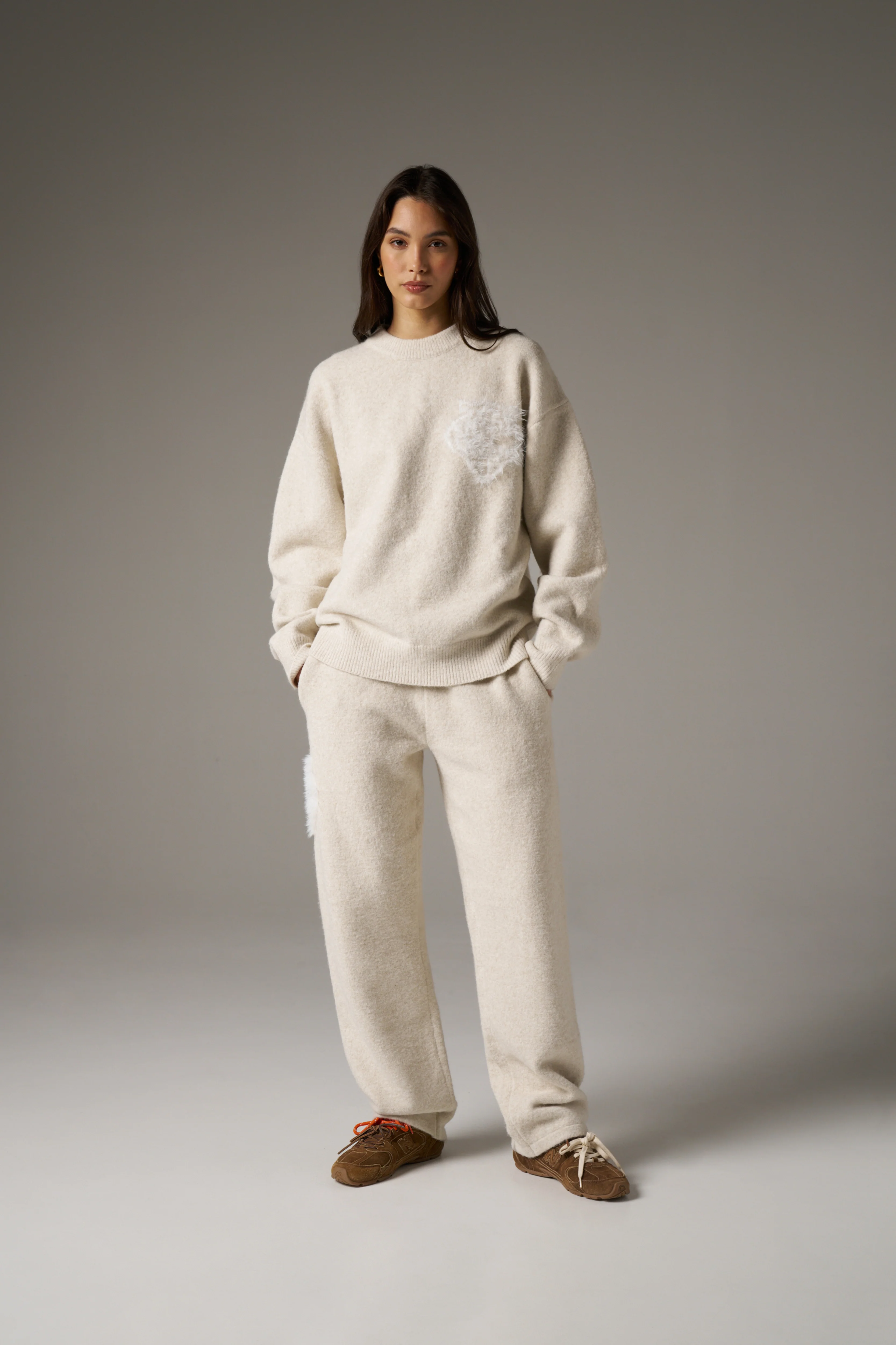 MONOGRAM FLUFFY KNIT CREW - BEIGE - Image 7