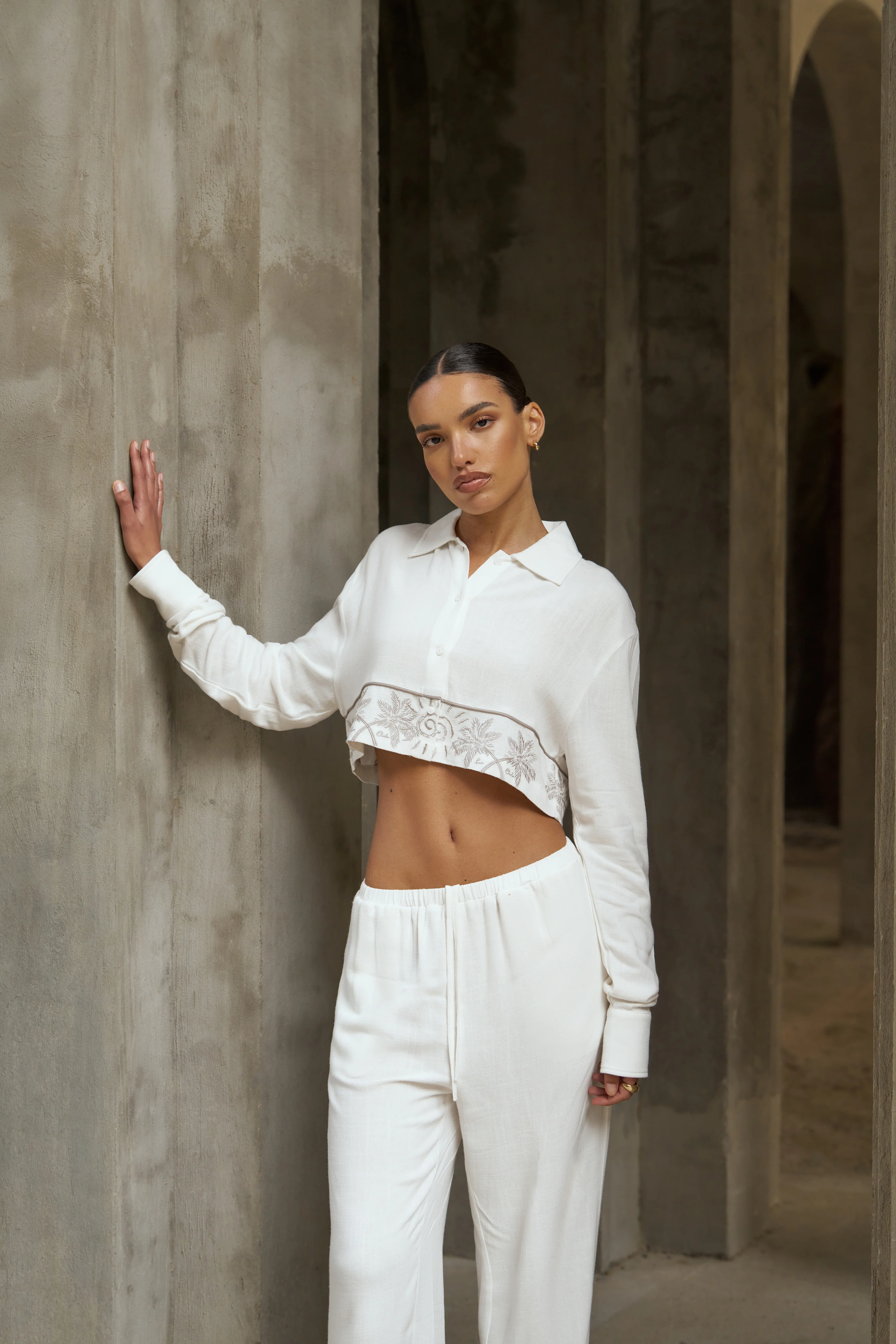 PALM EMBROIDERED CROPPED SHIRT - OFF WHITE - Image 3
