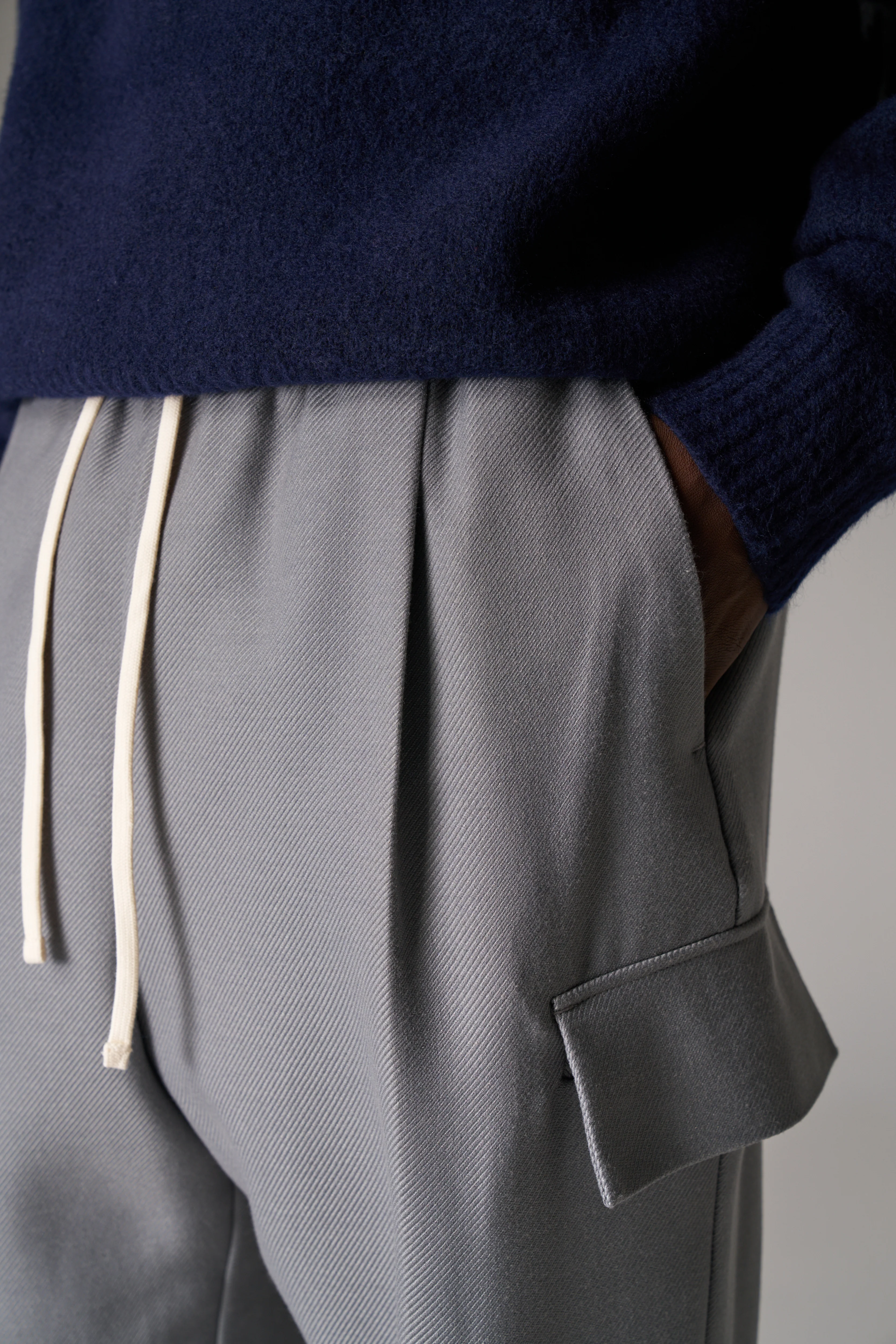 PLEATED WIDE LEG WOOL BLEND TROUSERS - GREY - Image 6