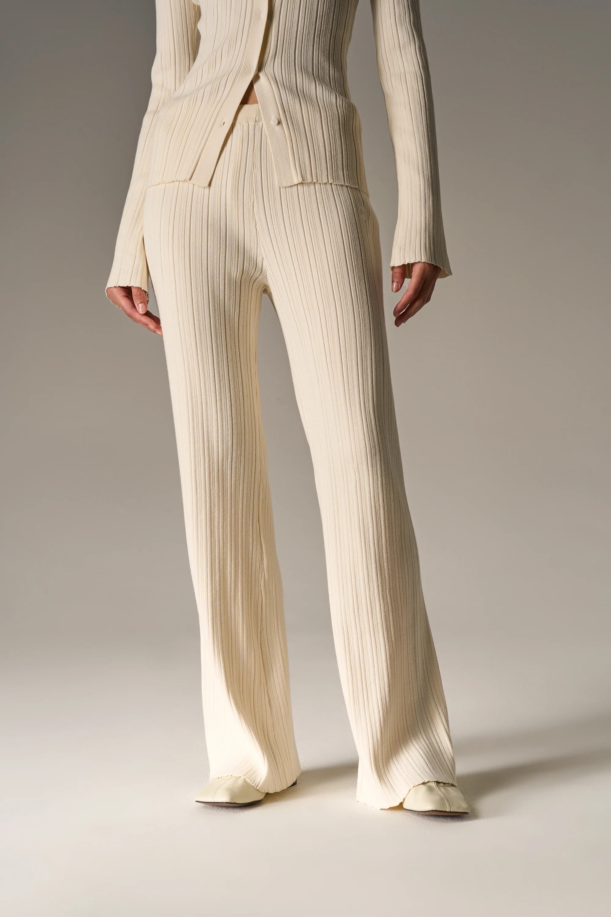 RIBBED KNITTED TROUSERS - CREAM - Image 4