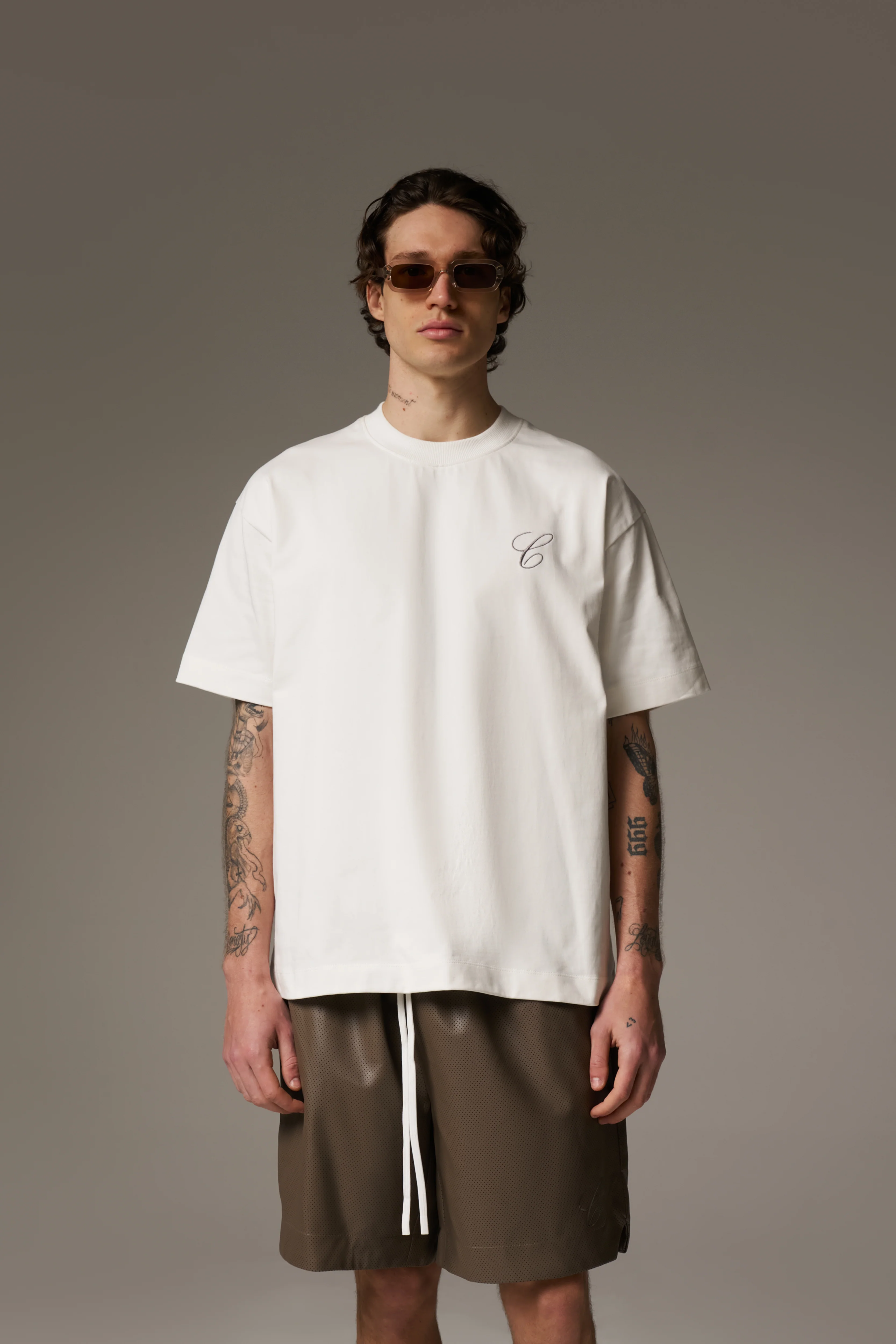 SCRIPT EMBROIDERED T-SHIRT - OFF WHITE - Image 2