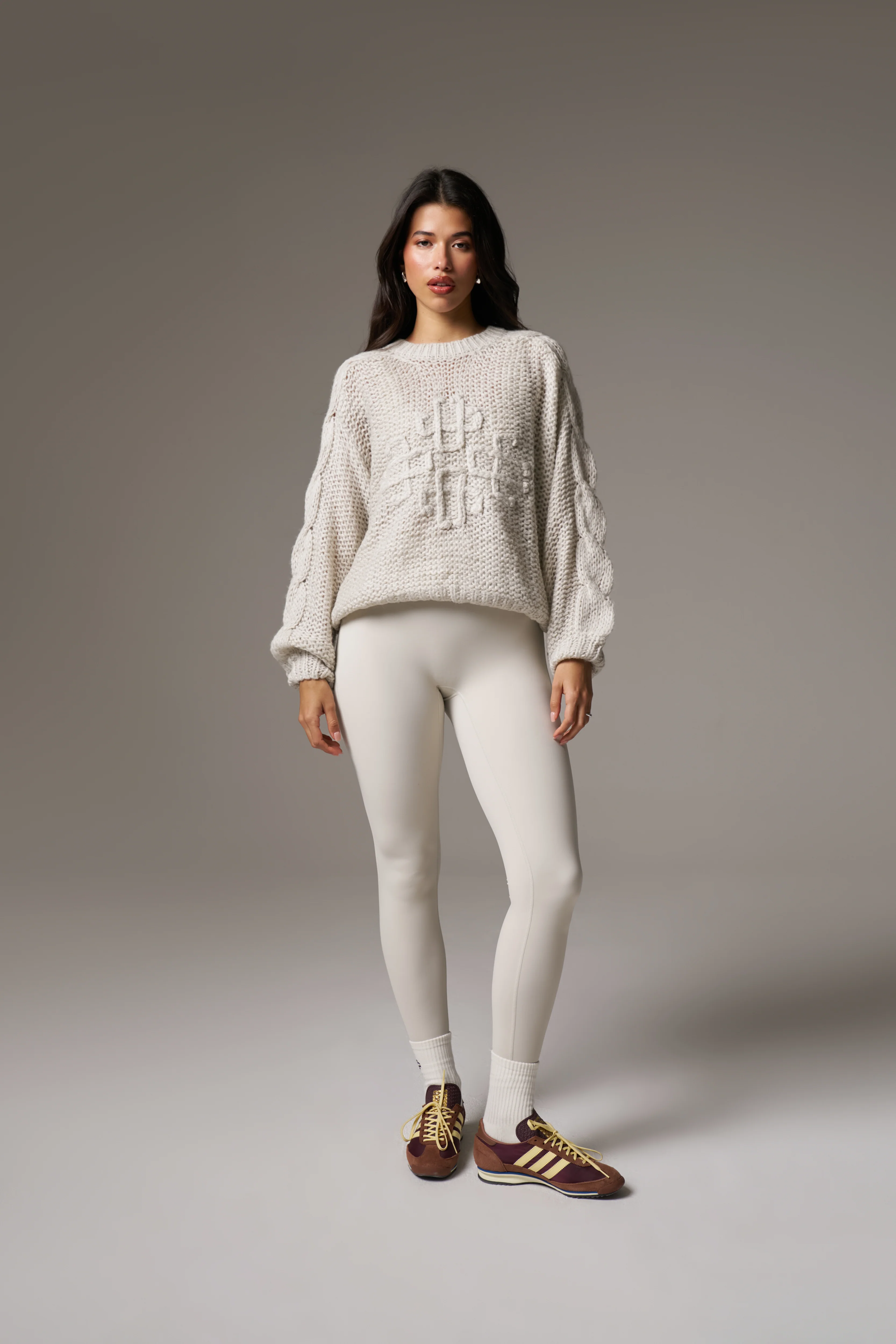 SCULPTING STRETCH EMBLEM LEGGINGS - BONE - Image 3