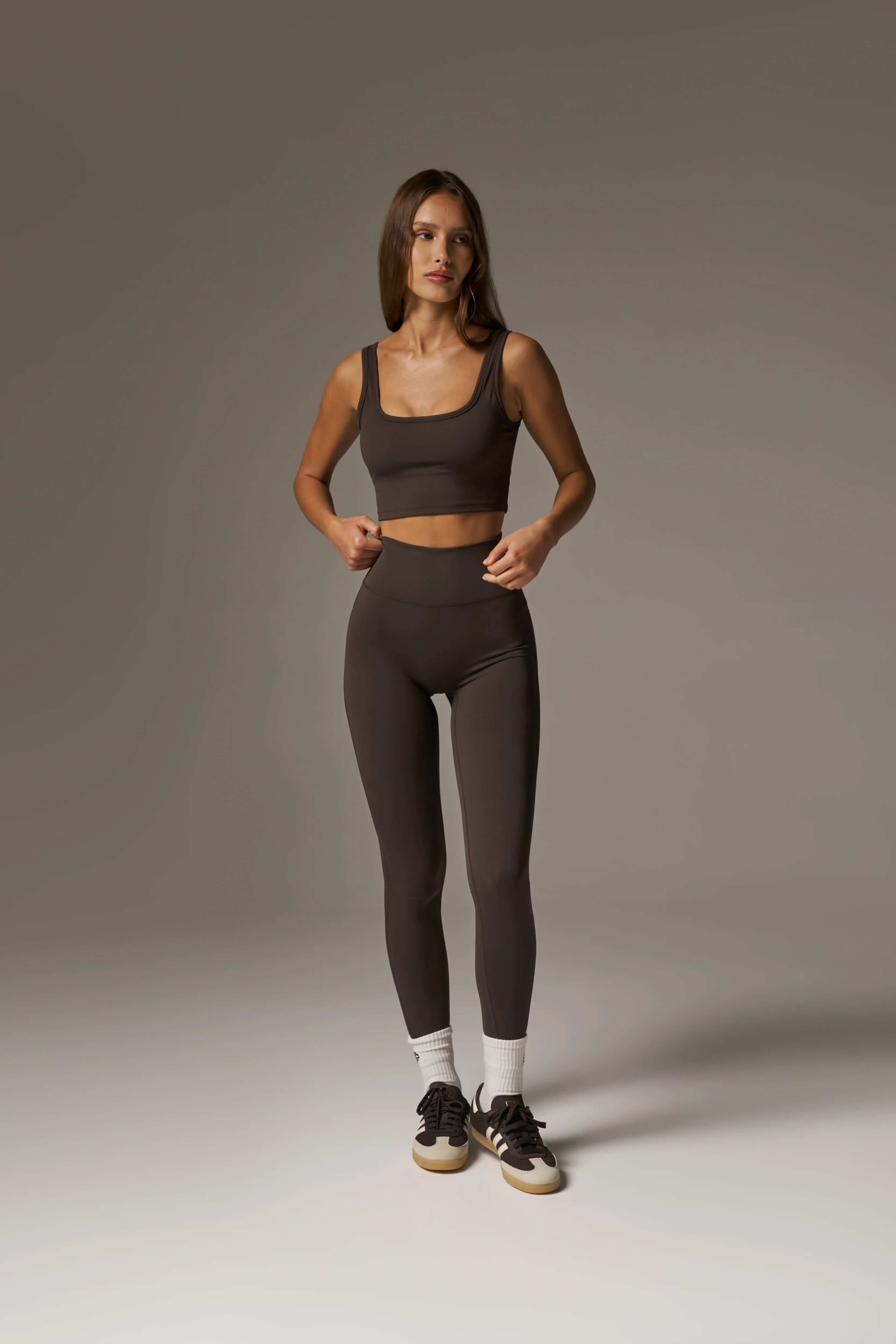 SCULPTING STRETCH EMBLEM LEGGINGS - CHOCOLATE - Image 3