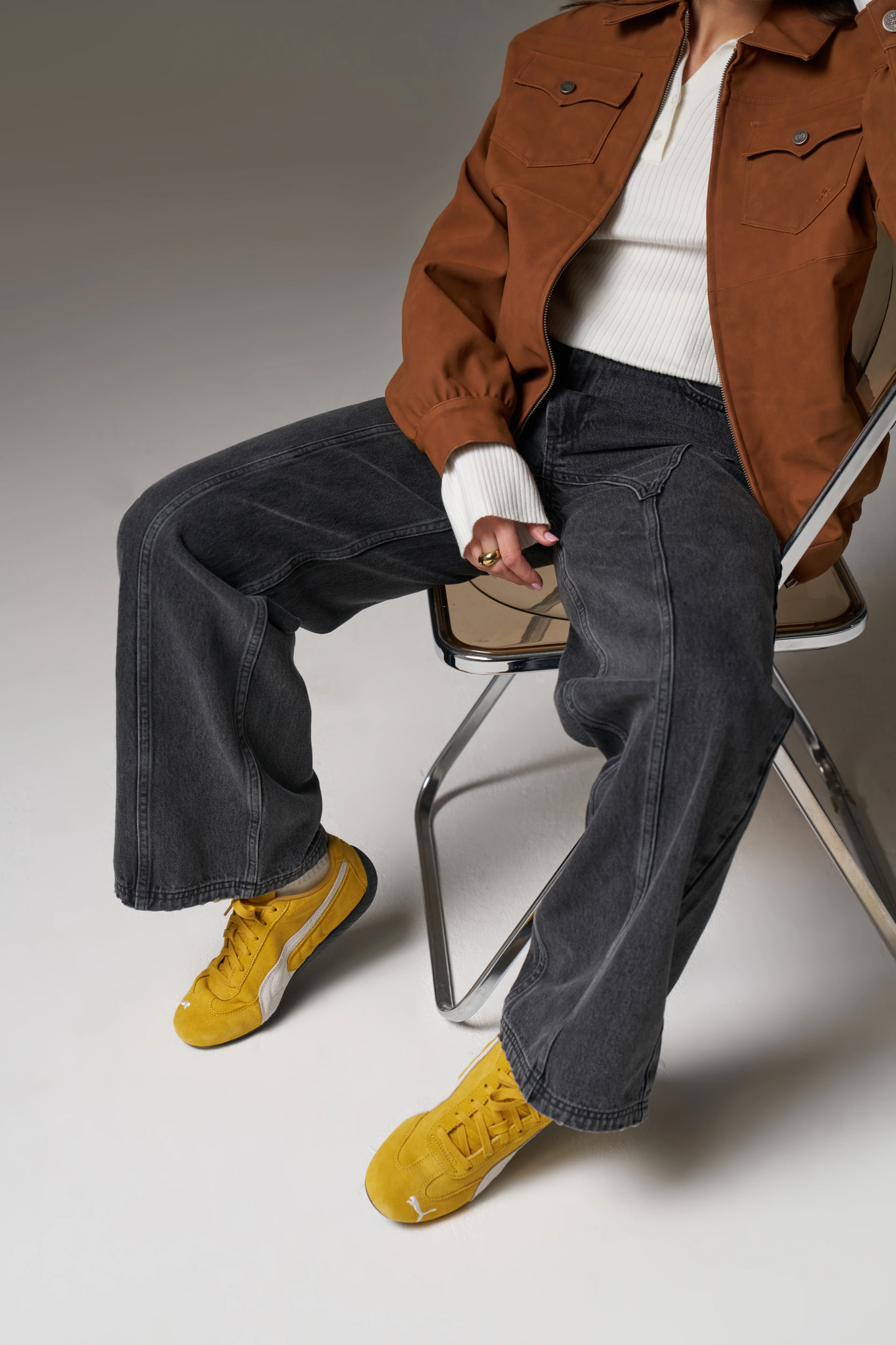 SEAM DETAIL WASHED JEANS - BLACK WASH - Image 4